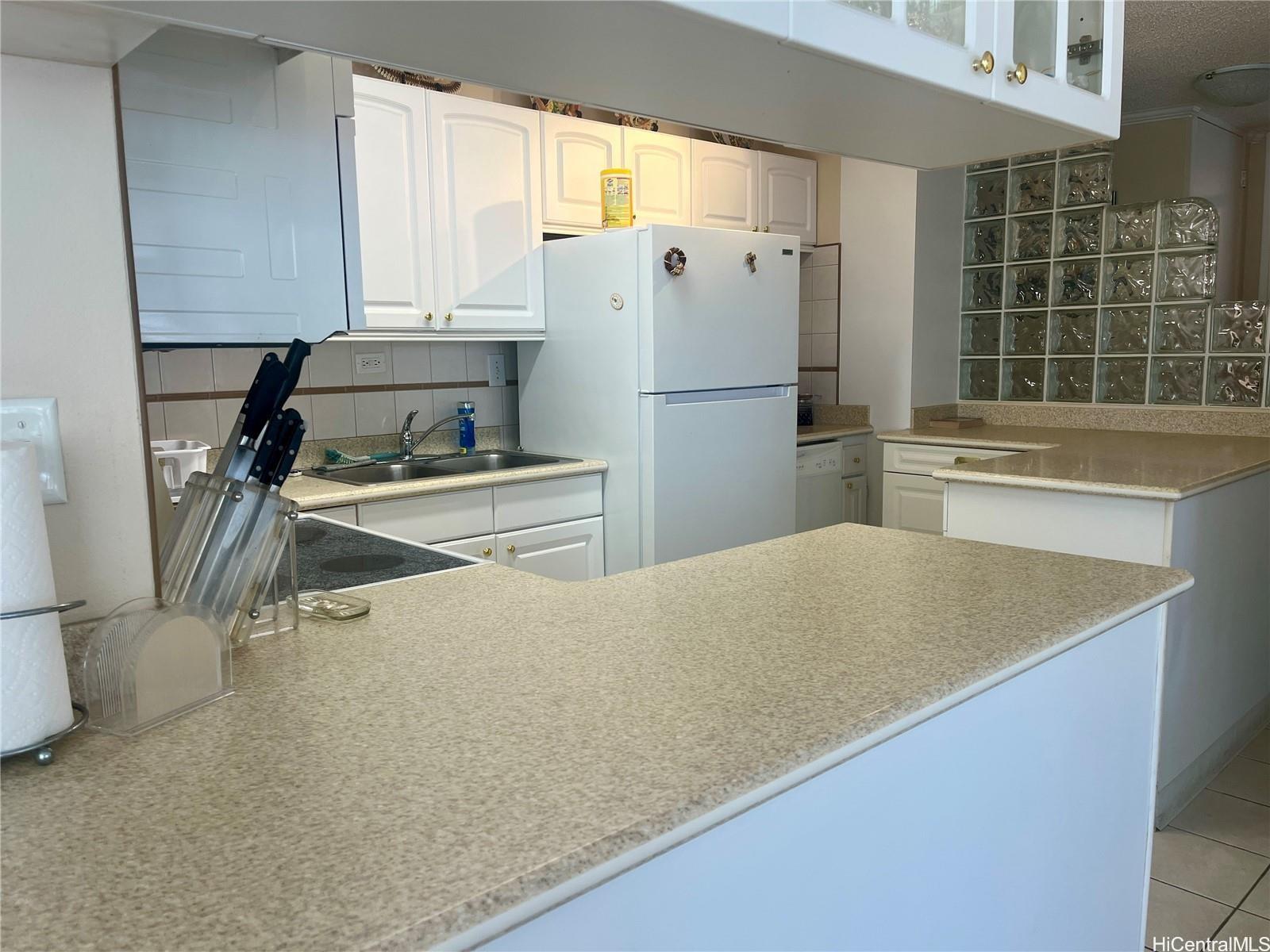 2415 Ala Wai Blvd Honolulu - Rental - photo 12 of 13