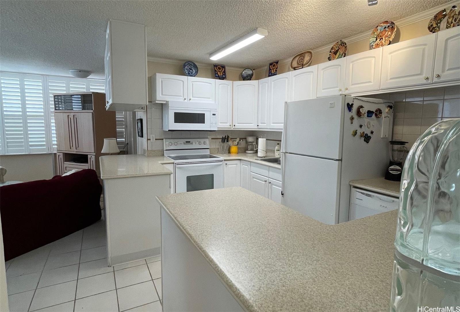 2415 Ala Wai Blvd Honolulu - Rental - photo 5 of 13