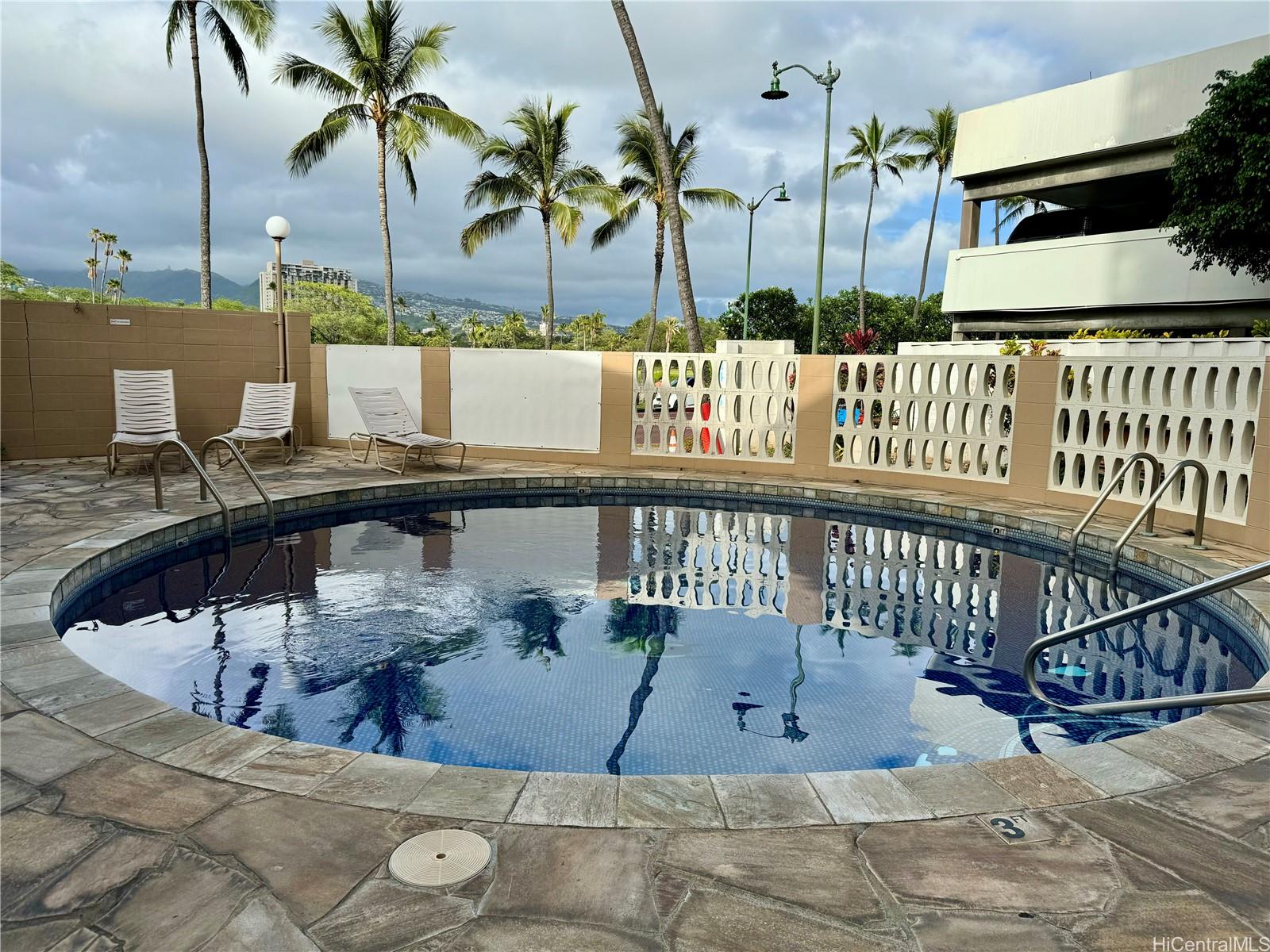 2415 Ala Wai Blvd Honolulu - Rental - photo 12 of 14