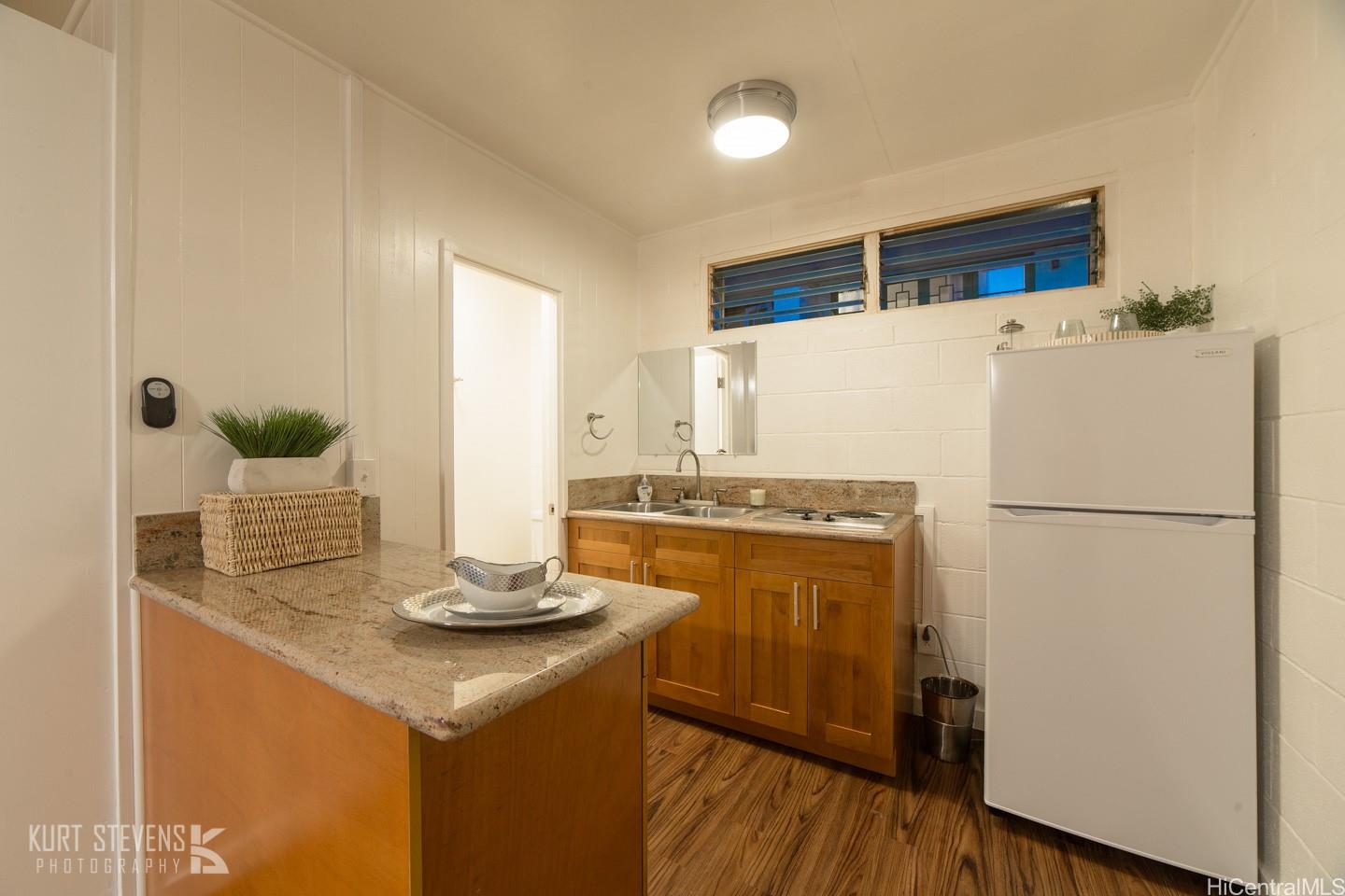 242 Kaiulani Ave Honolulu - Rental - photo 4 of 19