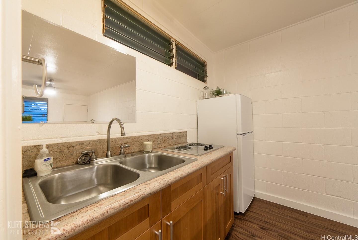 242 Kaiulani Ave Honolulu - Rental - photo 5 of 19