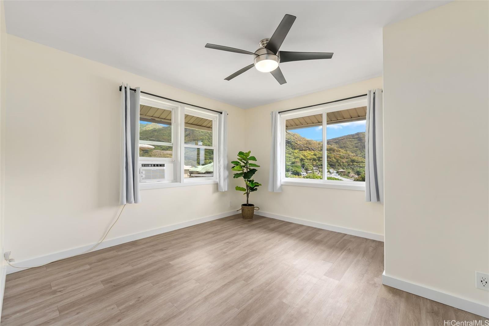 2420  Gardenia Street Palolo, Diamond Head home - photo 15 of 25