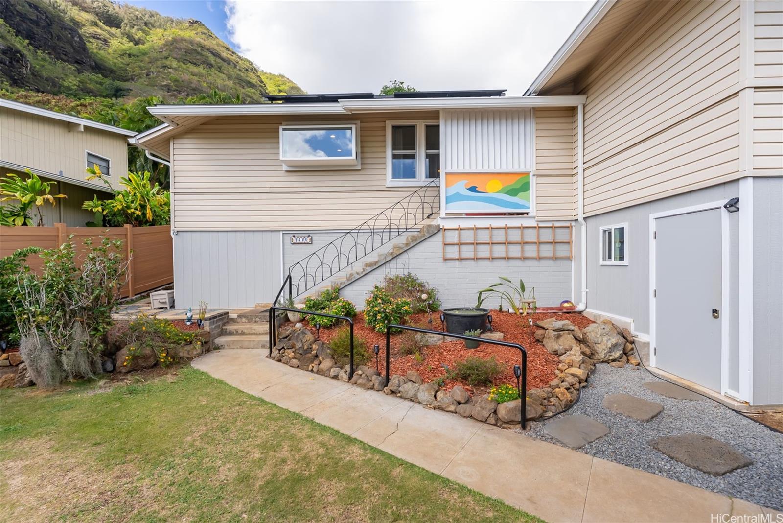 2420  Gardenia Street Palolo, Diamond Head home - photo 3 of 25