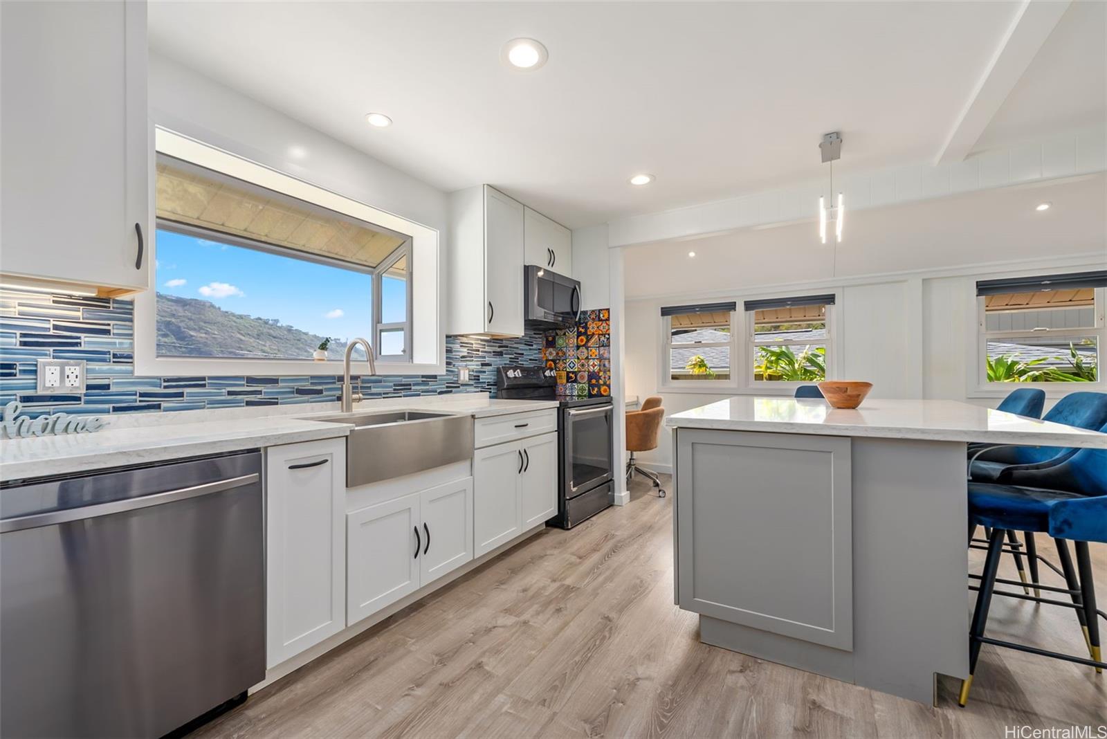 2420  Gardenia Street Palolo, Diamond Head home - photo 9 of 25