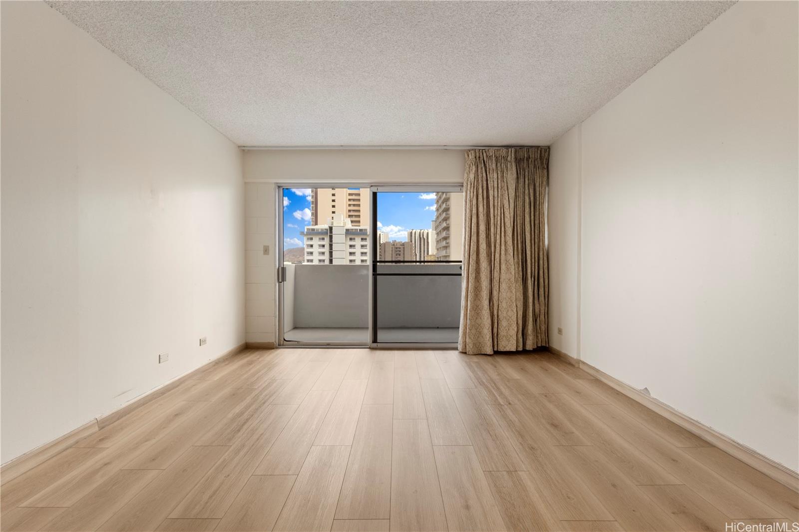 2421 Ala Wai Blvd Honolulu - Rental - photo 2 of 22