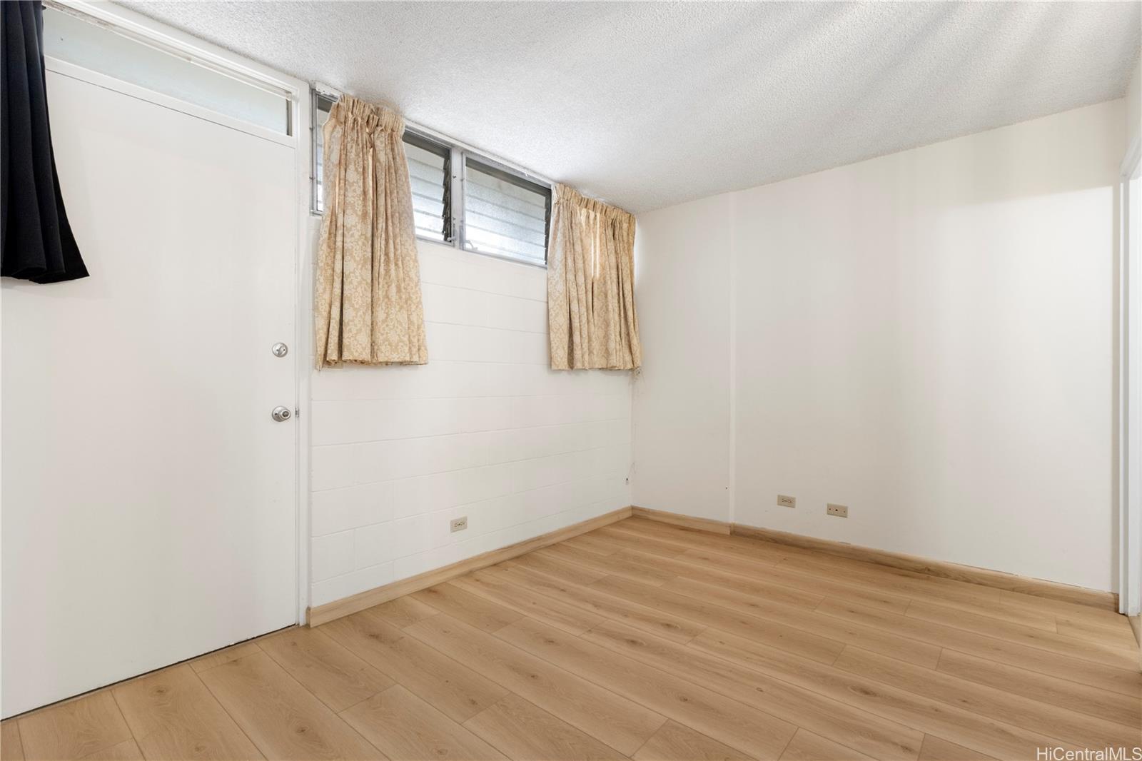 2421 Ala Wai Blvd Honolulu - Rental - photo 12 of 22