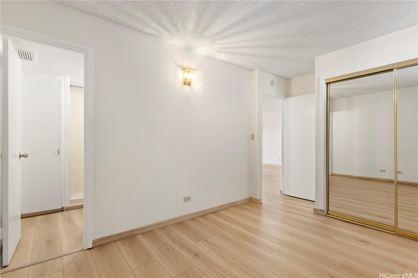 2421 Ala Wai Blvd Honolulu - Rental - photo 13 of 22