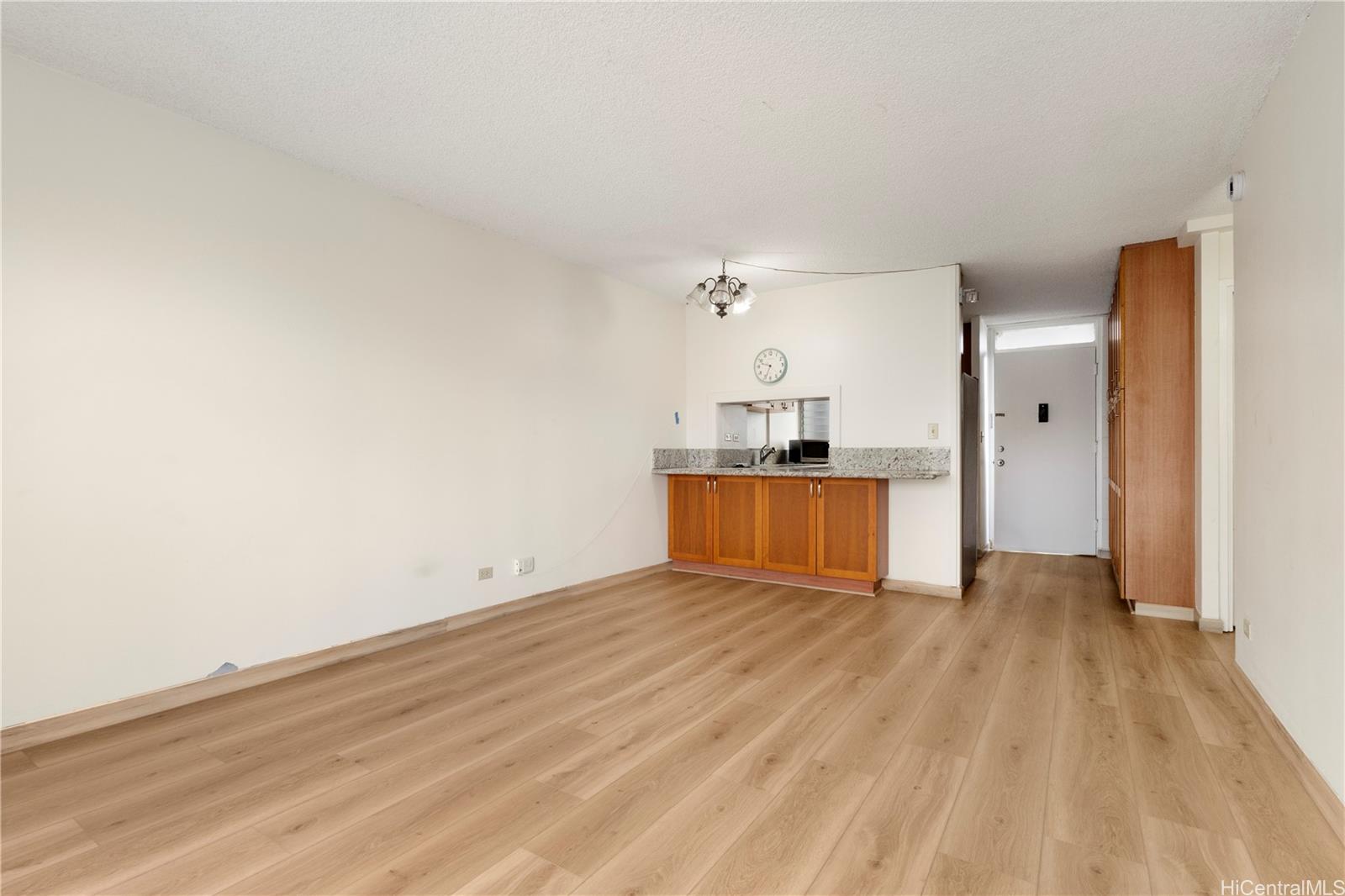 2421 Ala Wai Blvd Honolulu - Rental - photo 4 of 22