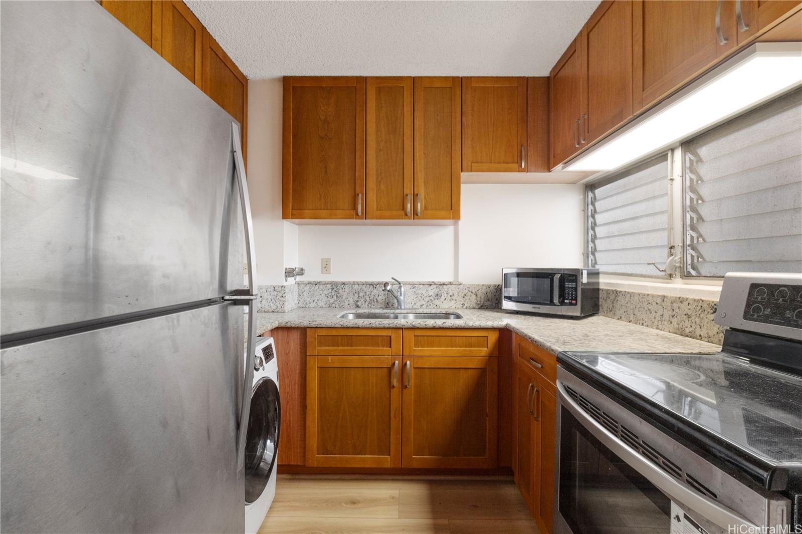 2421 Ala Wai Blvd Honolulu - Rental - photo 5 of 22