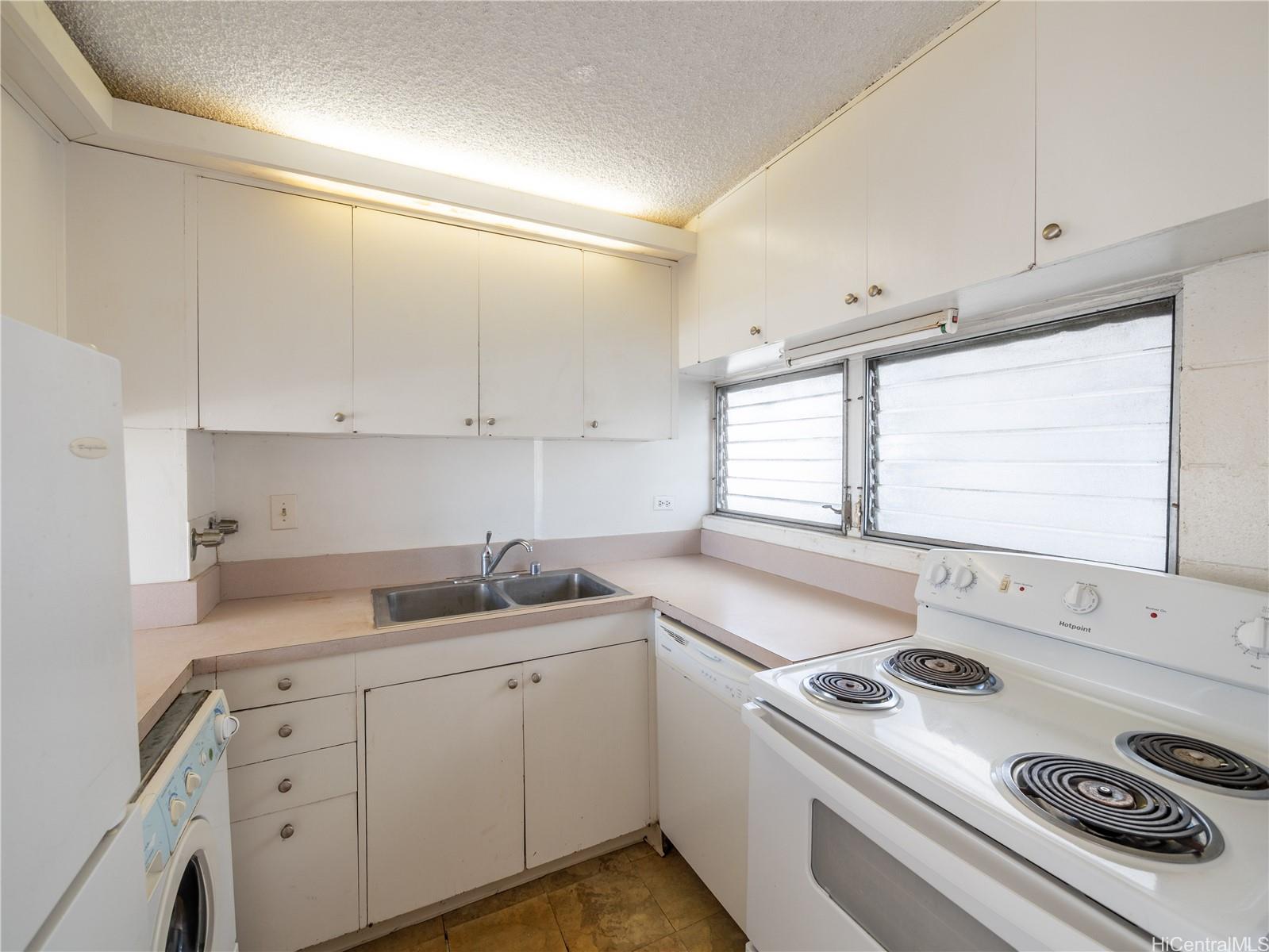 Ala Wai Townhouse condo # 1204, Honolulu, Hawaii - photo 3 of 24