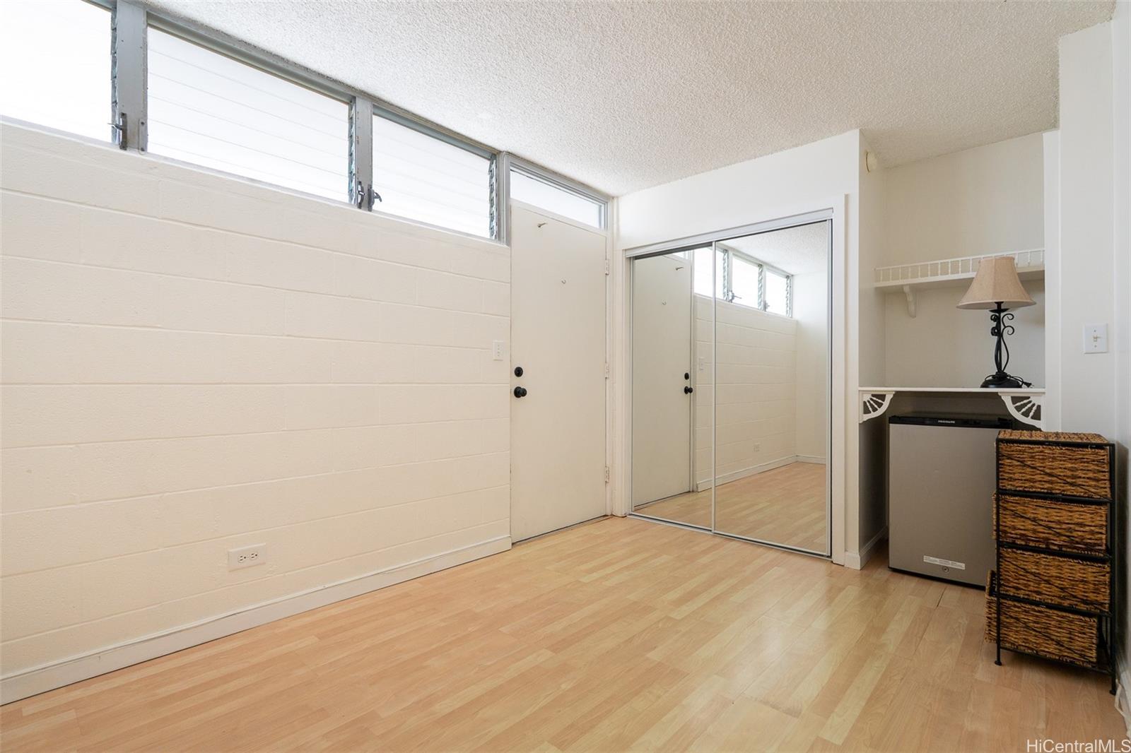 2421 Ala Wai Blvd Honolulu - Rental - photo 2 of 11