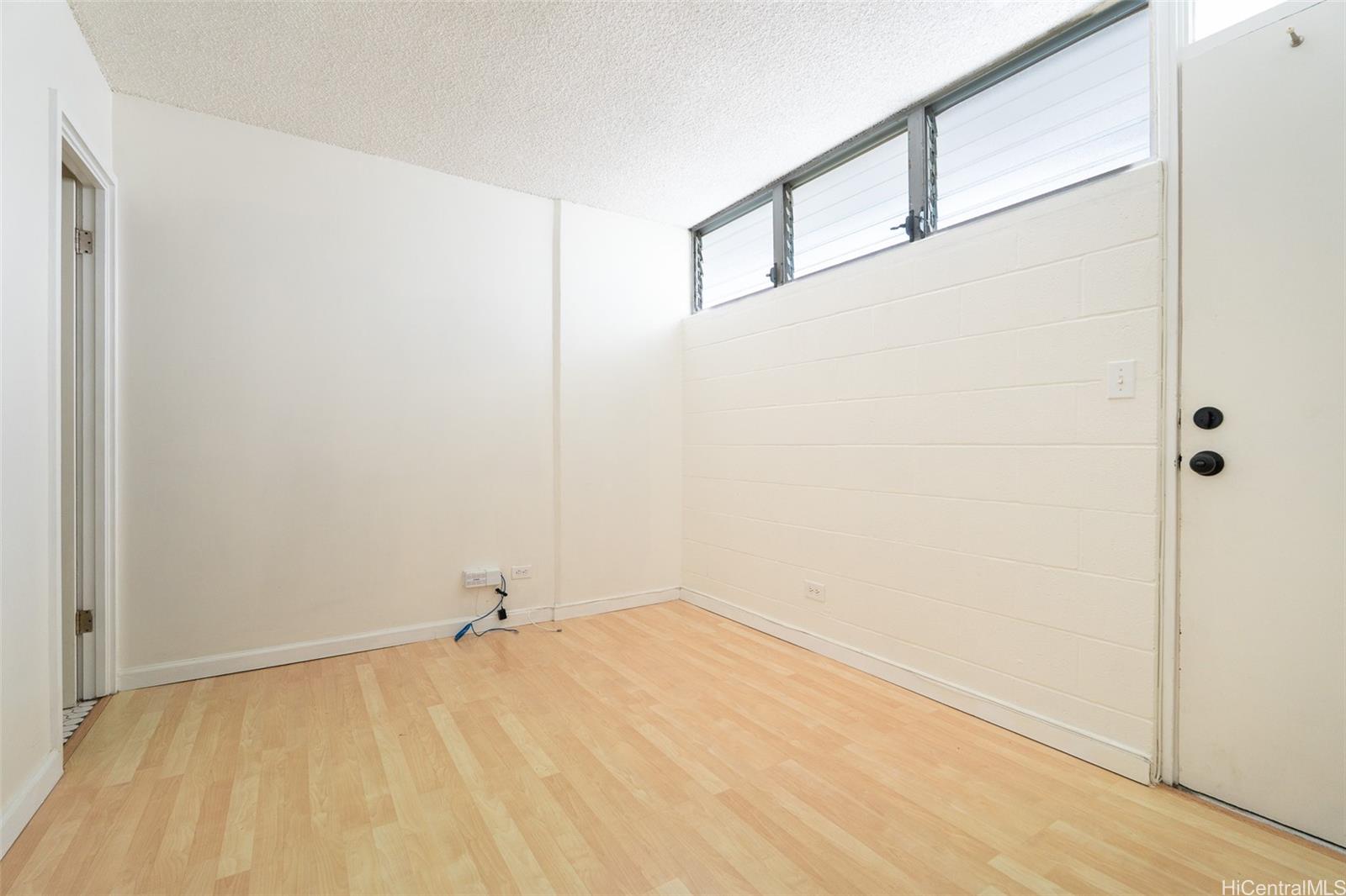 2421 Ala Wai Blvd Honolulu - Rental - photo 3 of 11