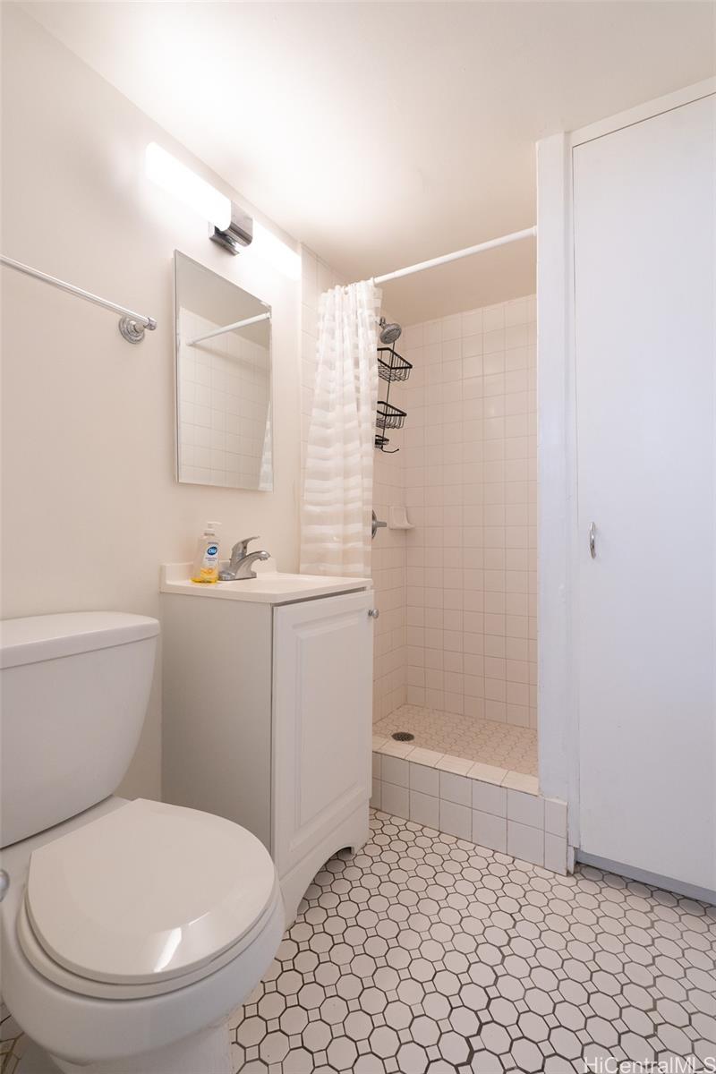 2421 Ala Wai Blvd Honolulu - Rental - photo 4 of 11