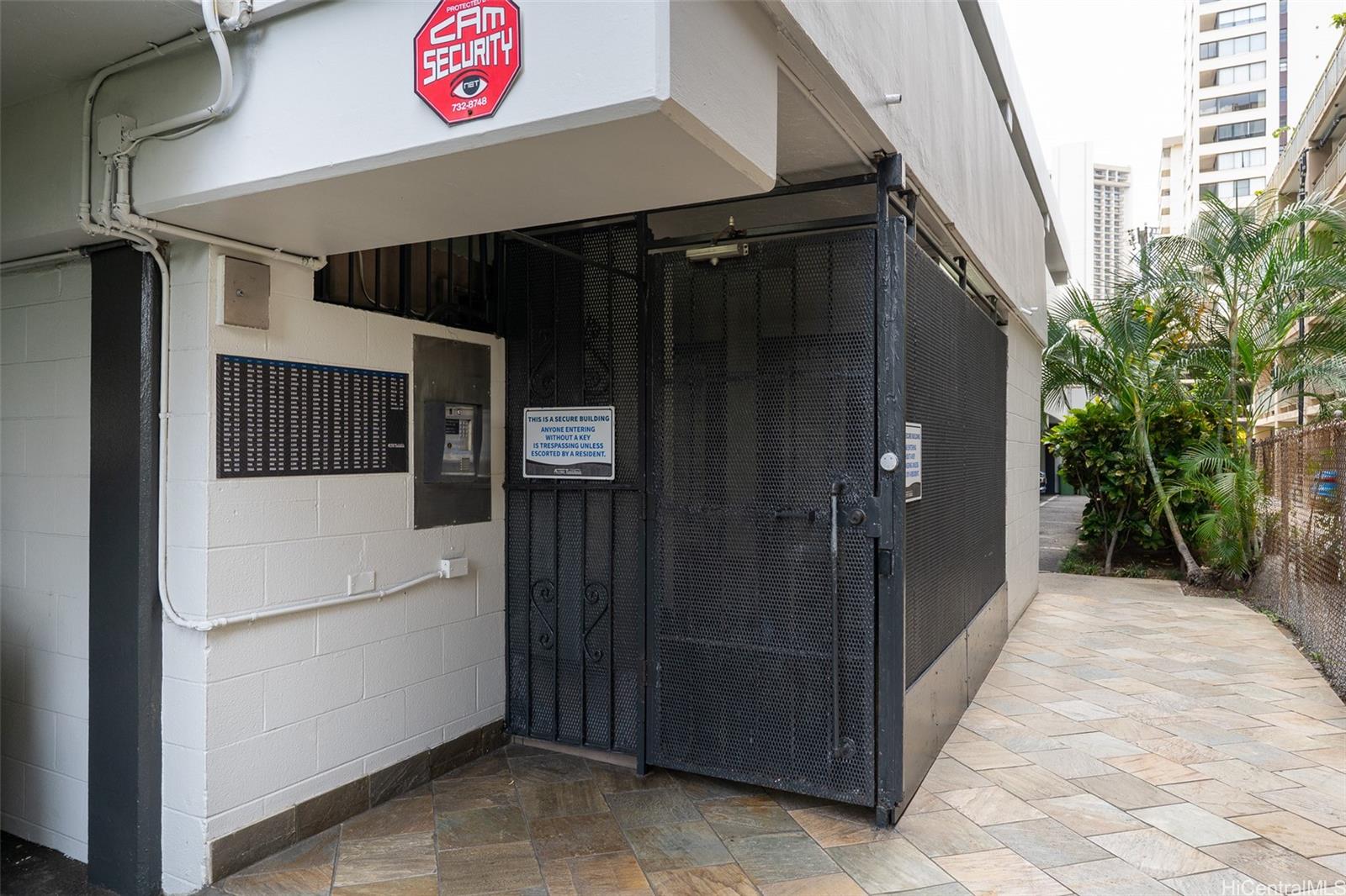 2421 Ala Wai Blvd Honolulu - Rental - photo 5 of 11