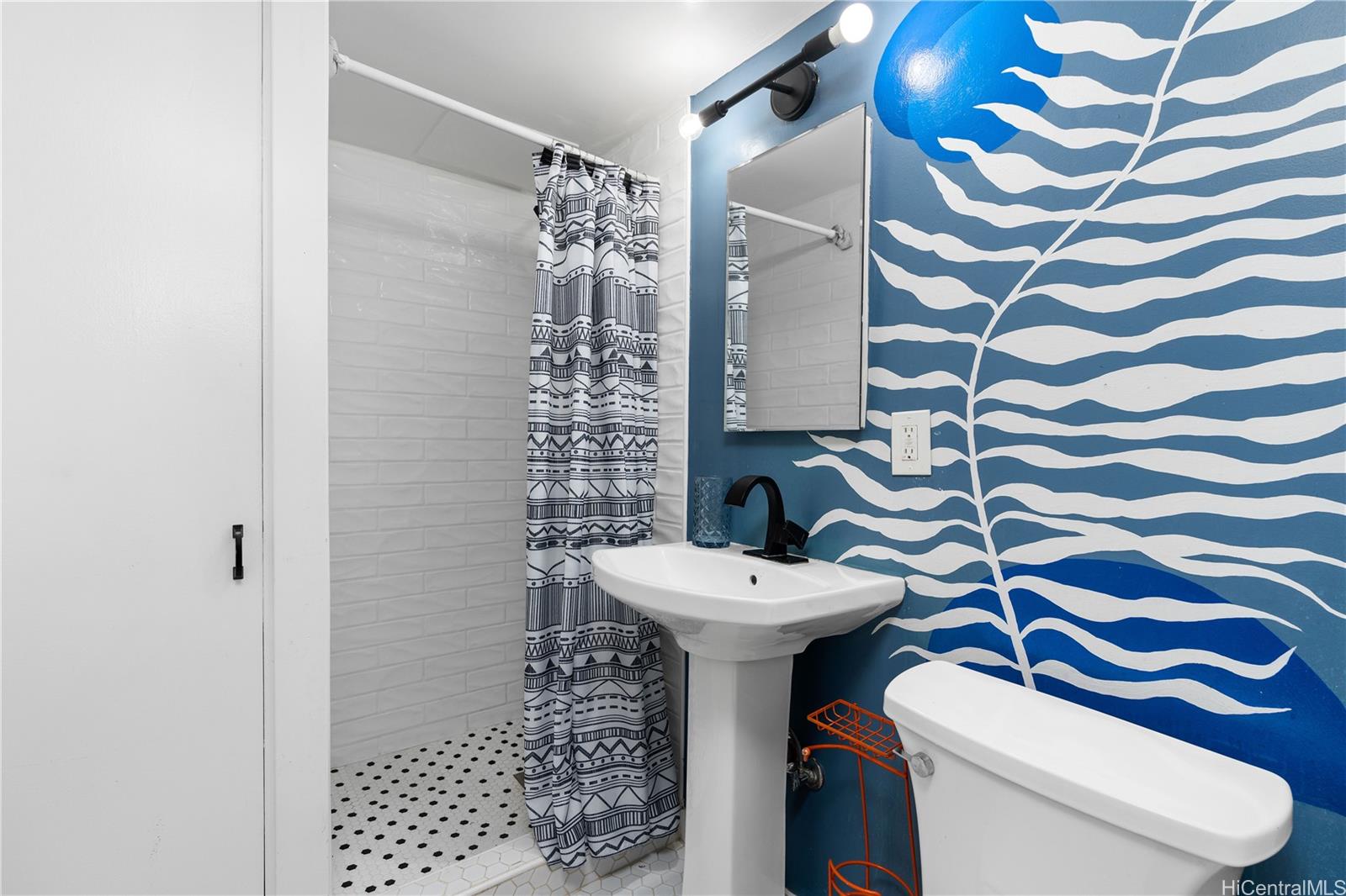 Ala Wai Townhouse condo # 902, Honolulu, Hawaii - photo 12 of 16