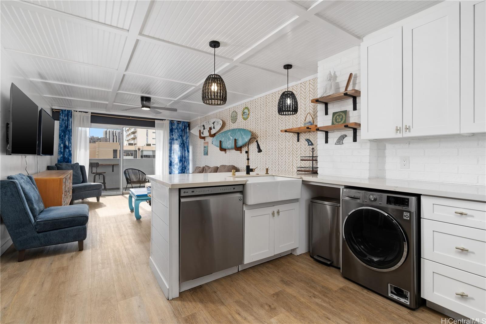 Ala Wai Townhouse condo # 902, Honolulu, Hawaii - photo 4 of 16