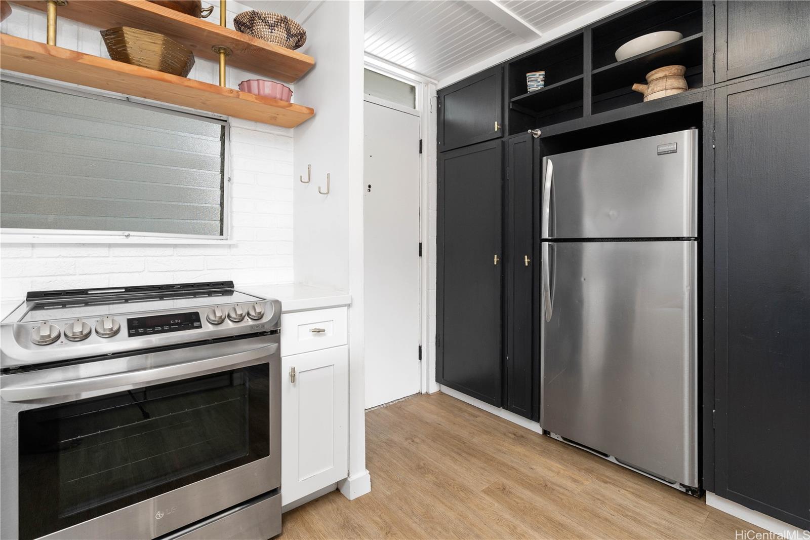 Ala Wai Townhouse condo # 902, Honolulu, Hawaii - photo 5 of 16