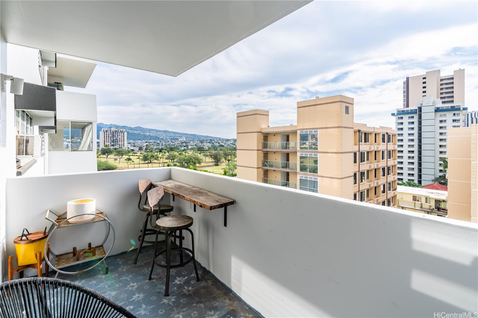 Ala Wai Townhouse condo # 902, Honolulu, Hawaii - photo 8 of 16