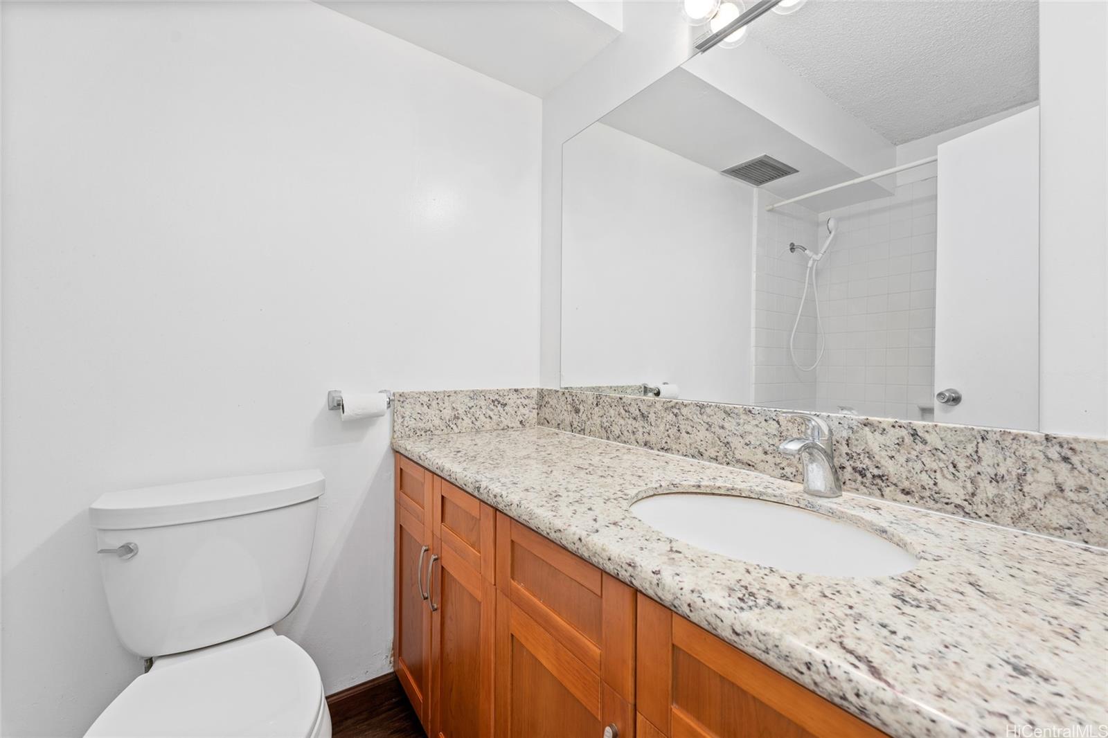 2421 Ala Wai Blvd Honolulu - Rental - photo 11 of 20