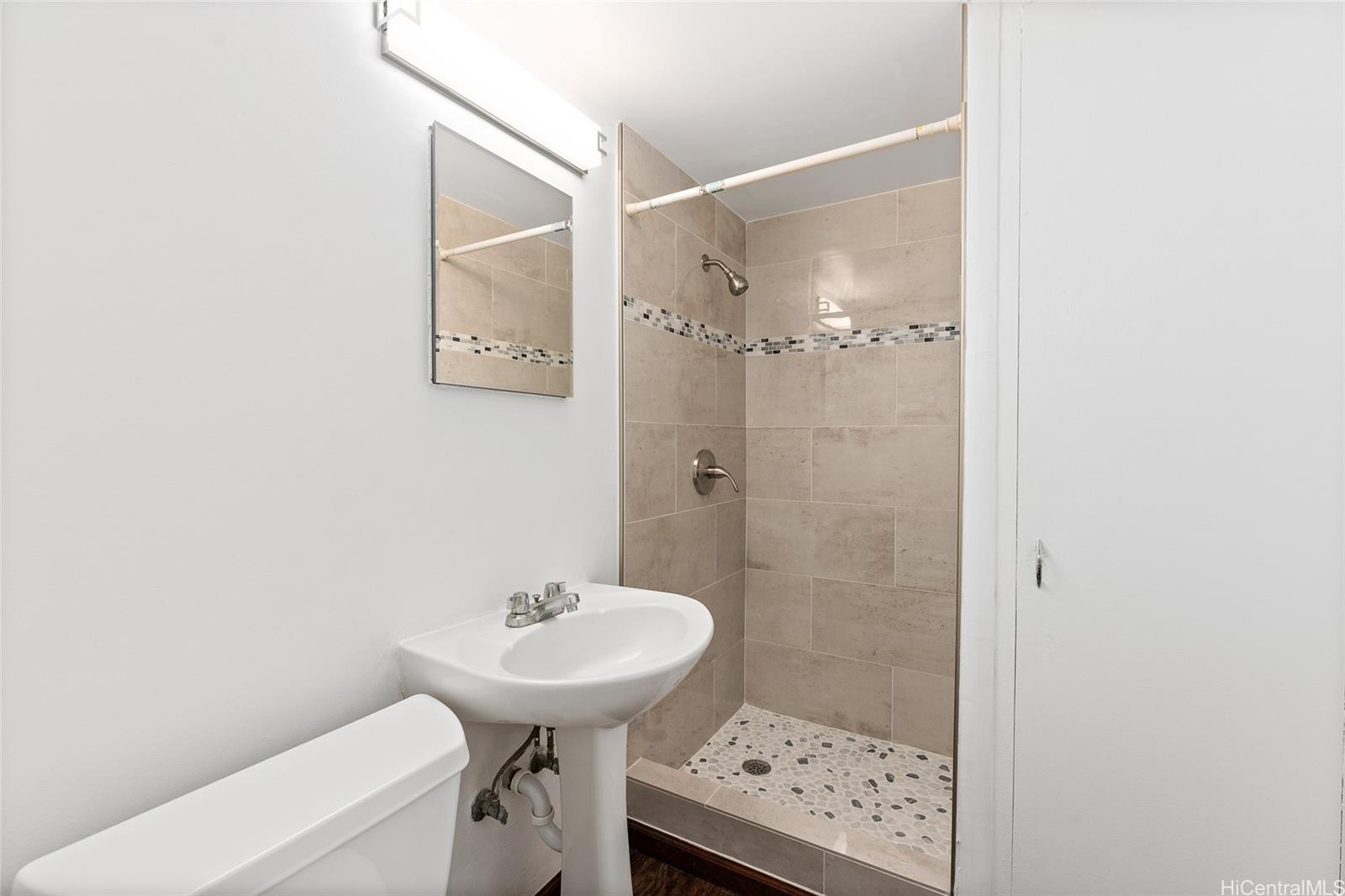 2421 Ala Wai Blvd Honolulu - Rental - photo 14 of 20