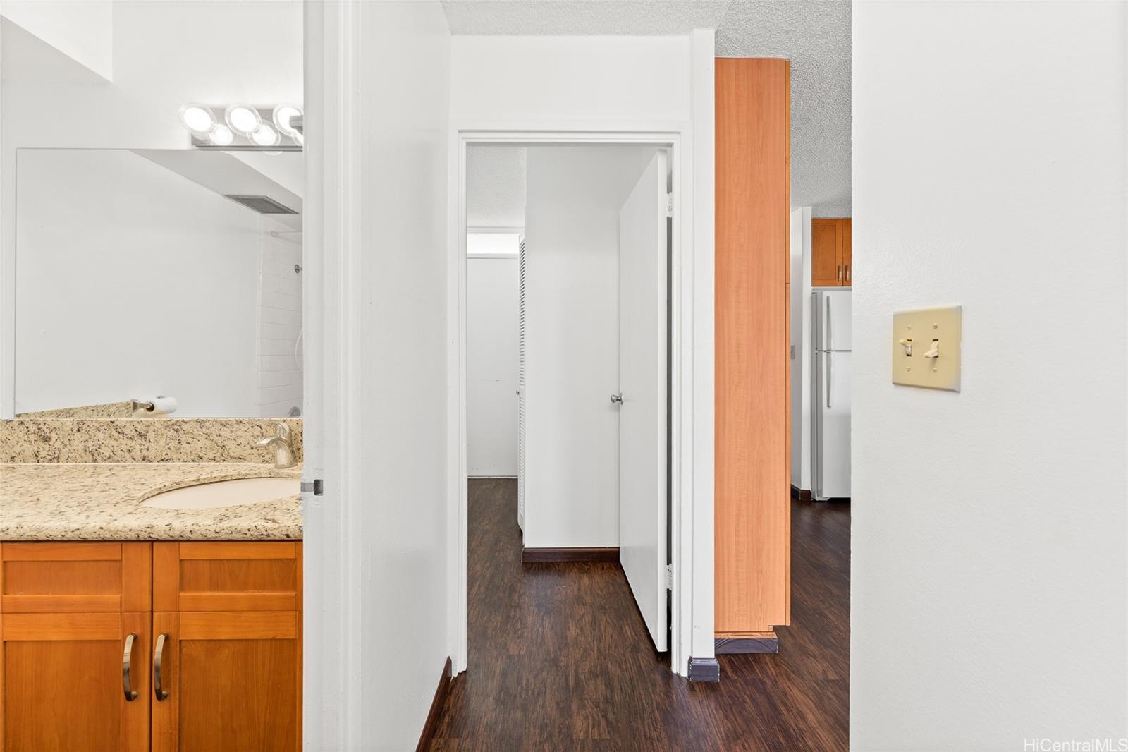 2421 Ala Wai Blvd Honolulu - Rental - photo 15 of 20