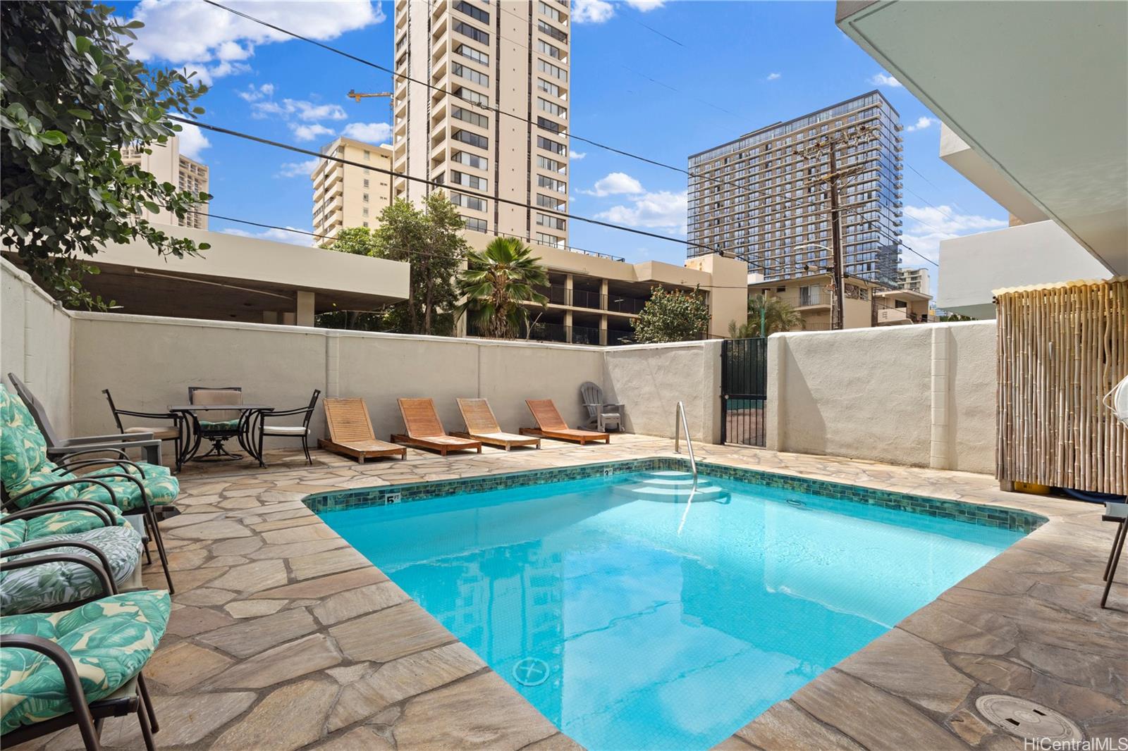 2421 Ala Wai Blvd Honolulu - Rental - photo 19 of 20