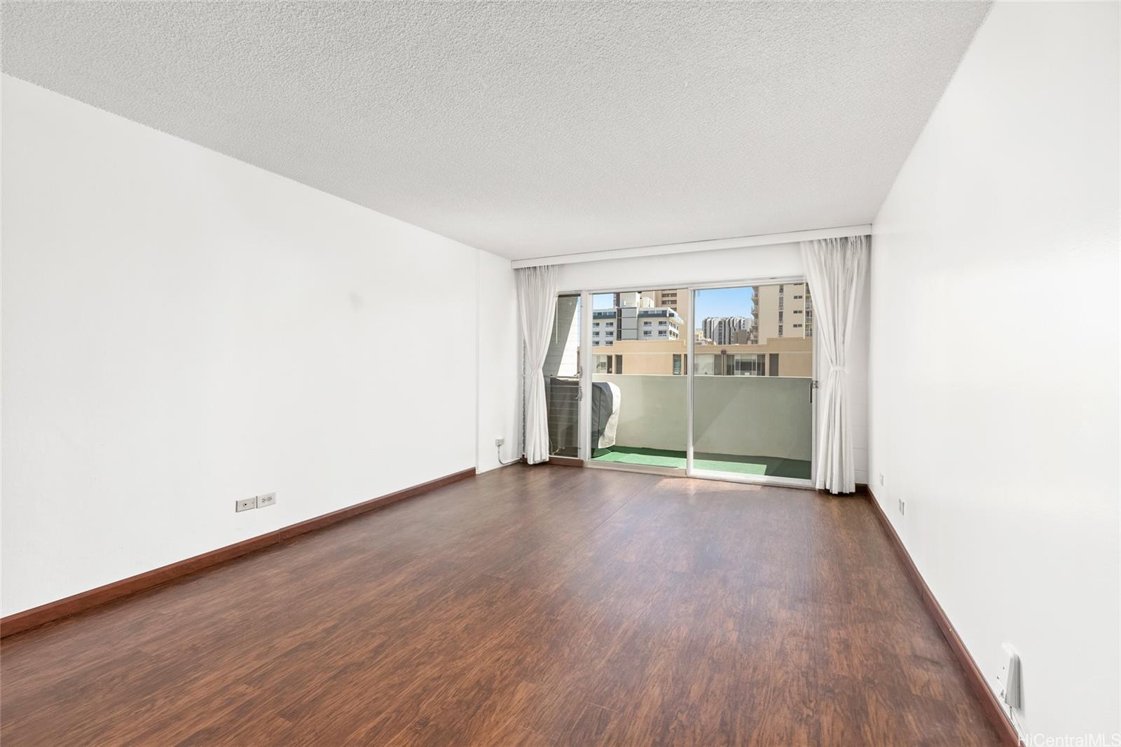 2421 Ala Wai Blvd Honolulu - Rental - photo 4 of 20