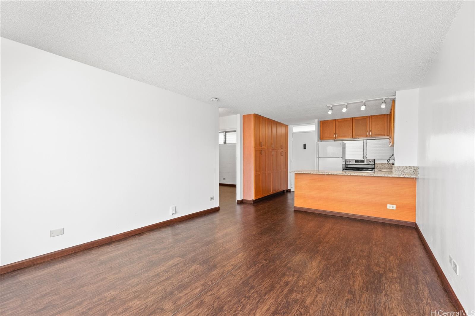 2421 Ala Wai Blvd Honolulu - Rental - photo 5 of 20