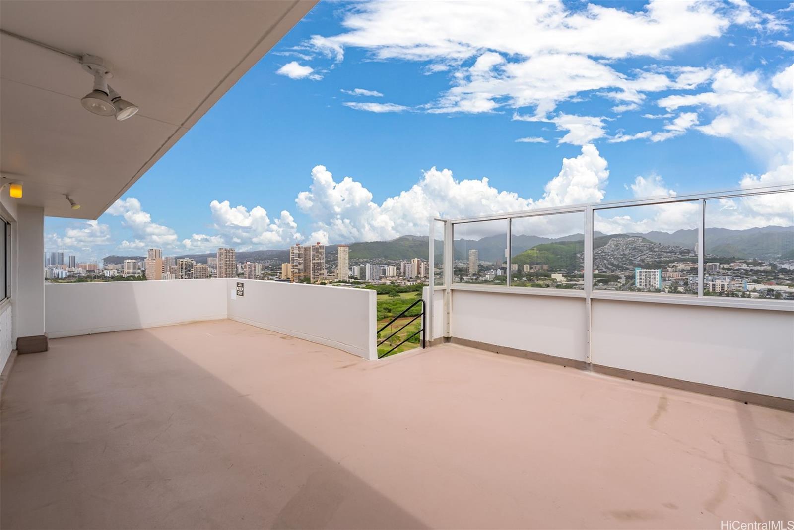 Ala Wai Townhouse condo # PH1, Honolulu, Hawaii - photo 6 of 25