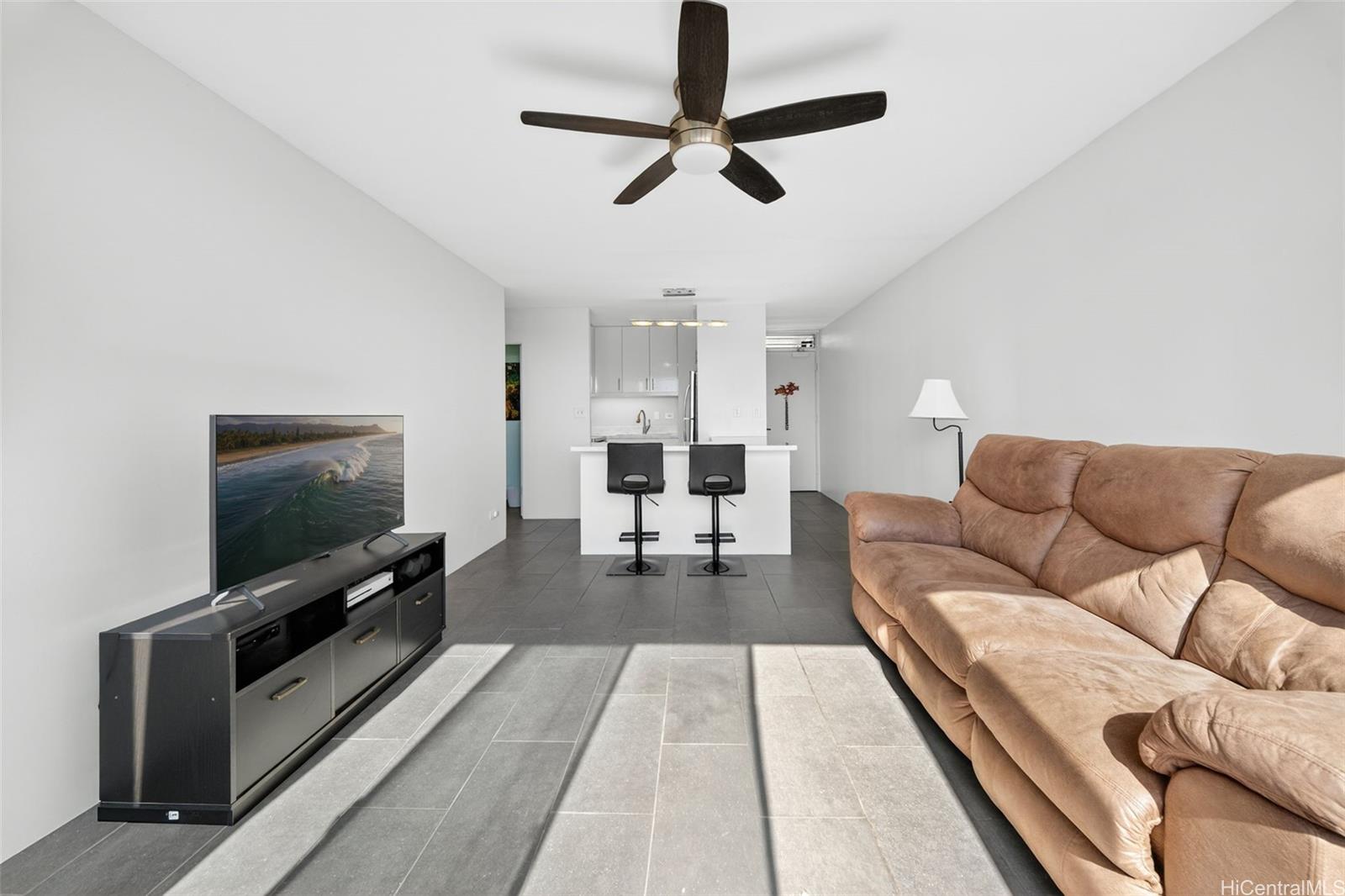 Ala Wai Townhouse condo # PH2, Honolulu, Hawaii - photo 4 of 23