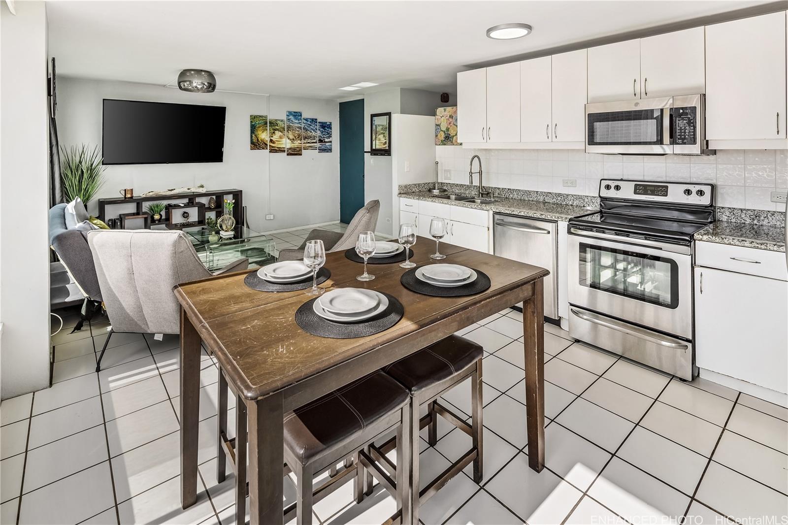 Waikiki Townhouse condo # 1501, Honolulu, Hawaii - photo 8 of 14