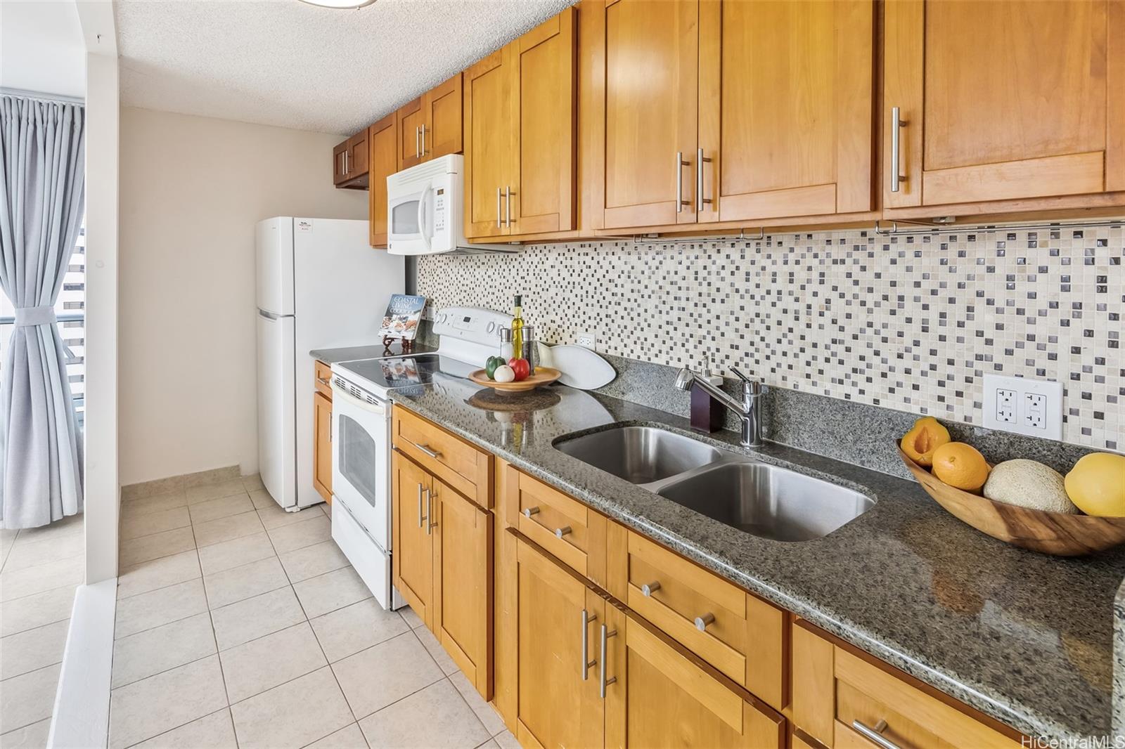 Waikiki Townhouse condo # 1804, Honolulu, Hawaii - photo 6 of 19