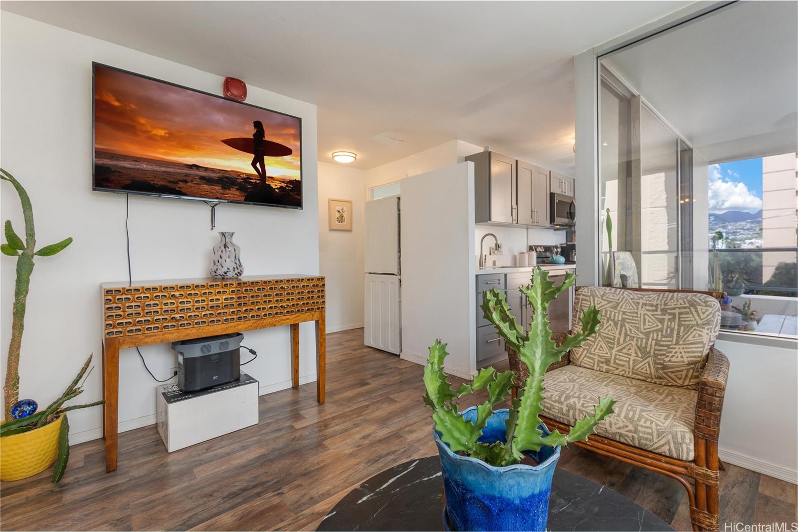 Waikiki Townhouse condo # 401, Honolulu, Hawaii - photo 3 of 17