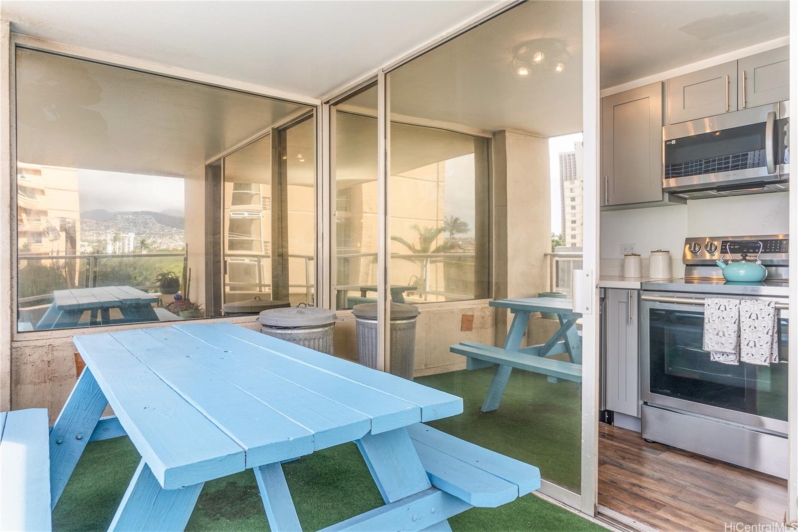 Waikiki Townhouse condo # 401, Honolulu, Hawaii - photo 8 of 17