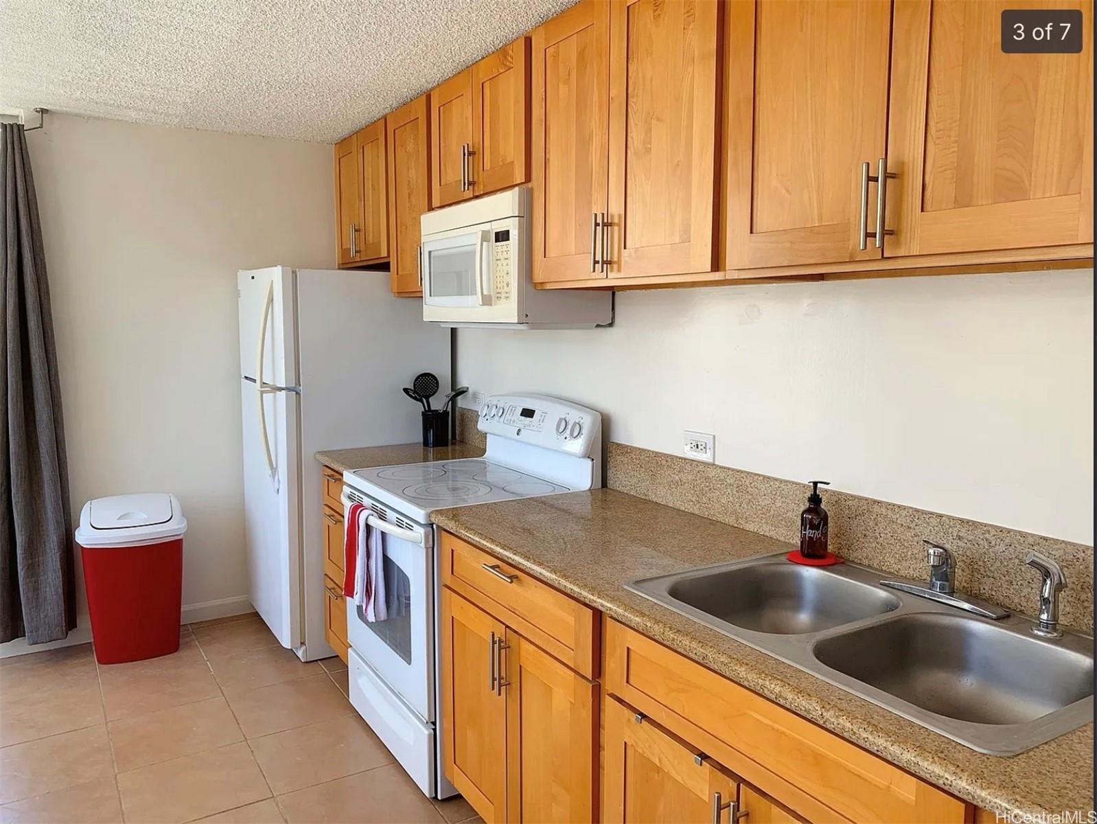 Waikiki Townhouse condo # 402, Honolulu, Hawaii - photo 5 of 6