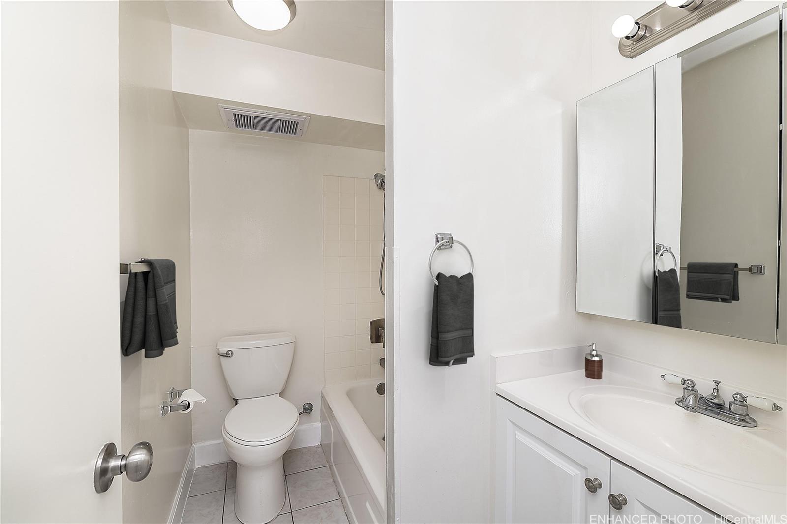 Waikiki Townhouse condo # 501, Honolulu, Hawaii - photo 4 of 10