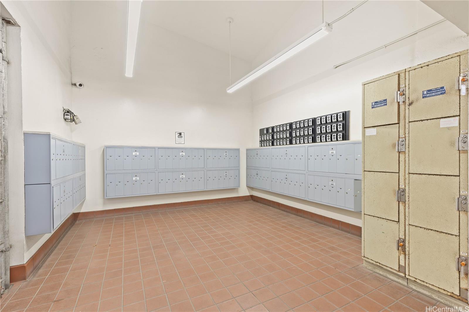 Waikiki Townhouse condo # 602, Honolulu, Hawaii - photo 19 of 25