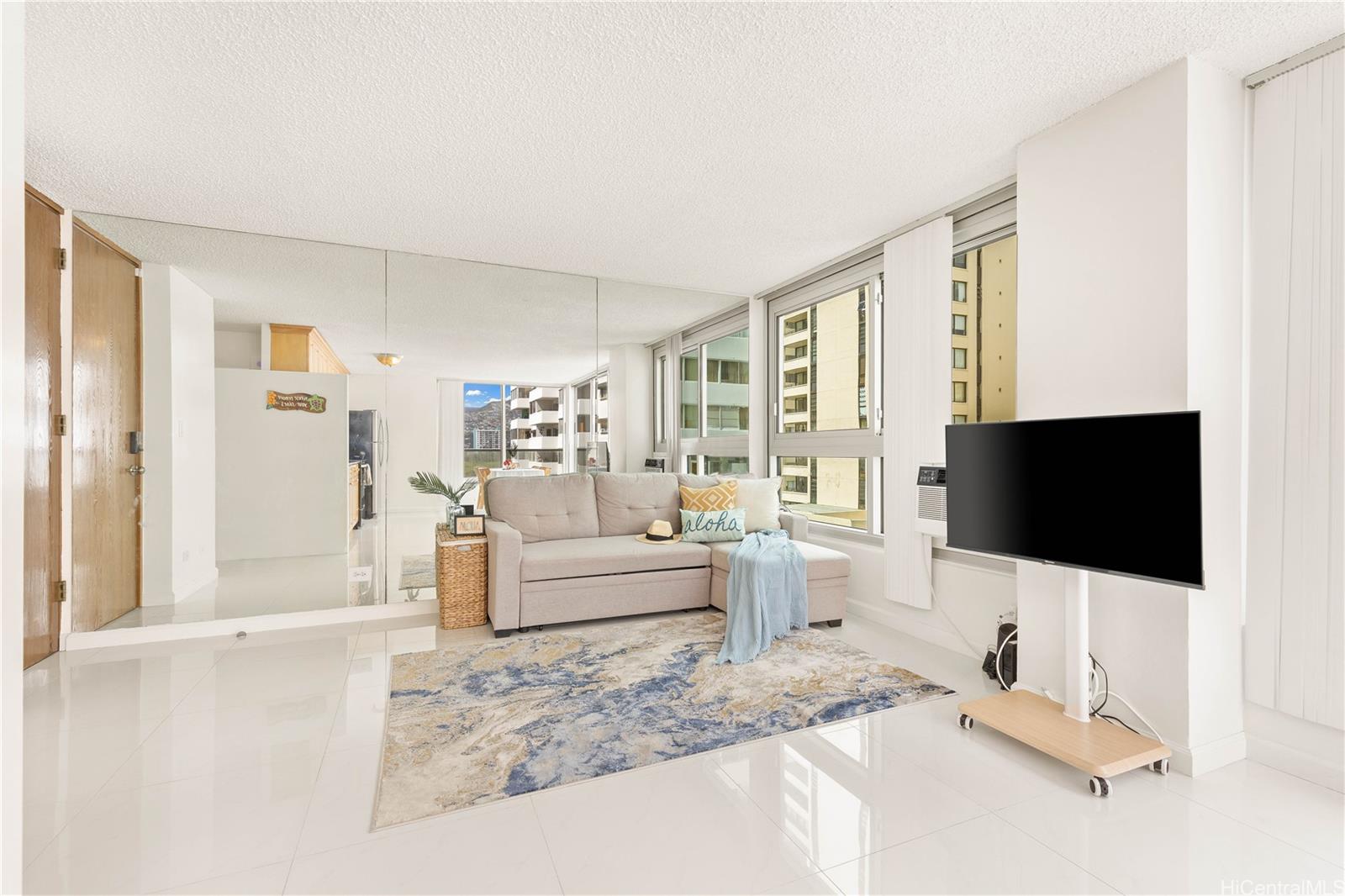 Waikiki Townhouse condo # 602, Honolulu, Hawaii - photo 3 of 25