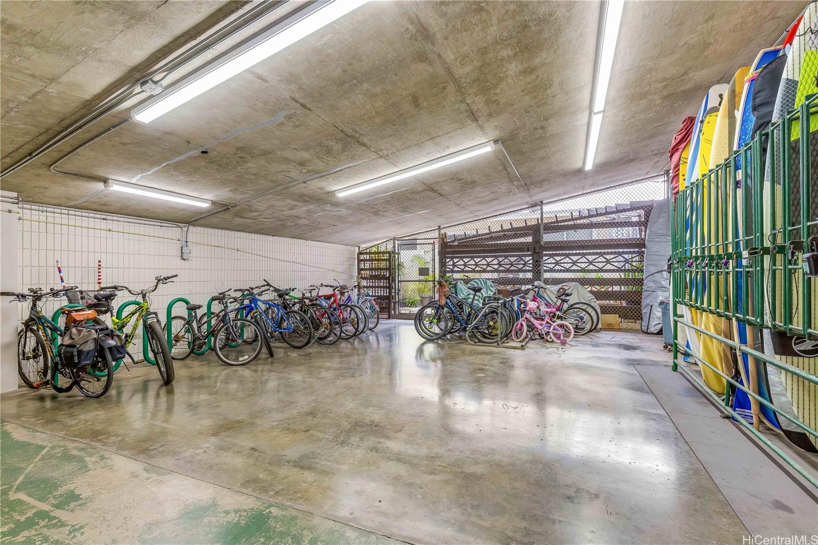 Waikiki Townhouse condo # 602, Honolulu, Hawaii - photo 22 of 25