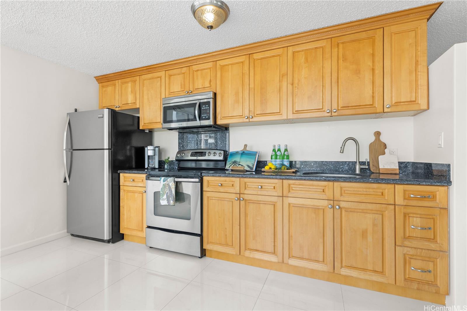 Waikiki Townhouse condo # 602, Honolulu, Hawaii - photo 9 of 25