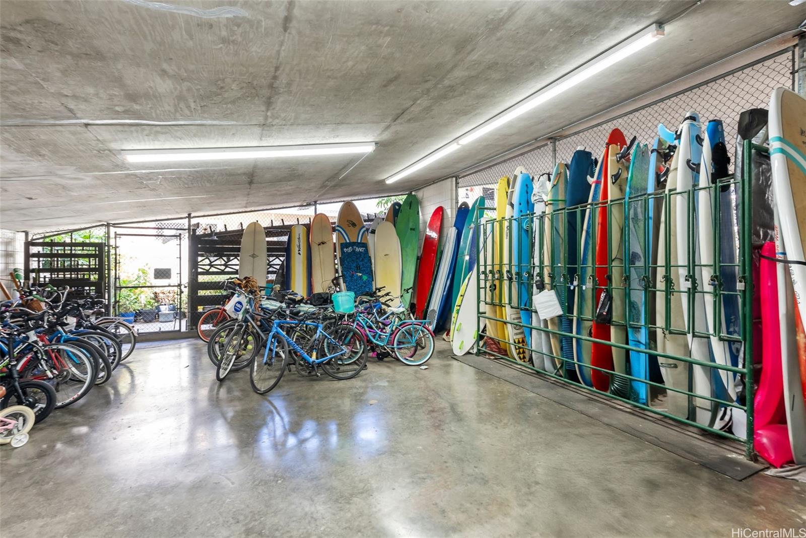 Waikiki Townhouse condo # 803, Honolulu, Hawaii - photo 13 of 16