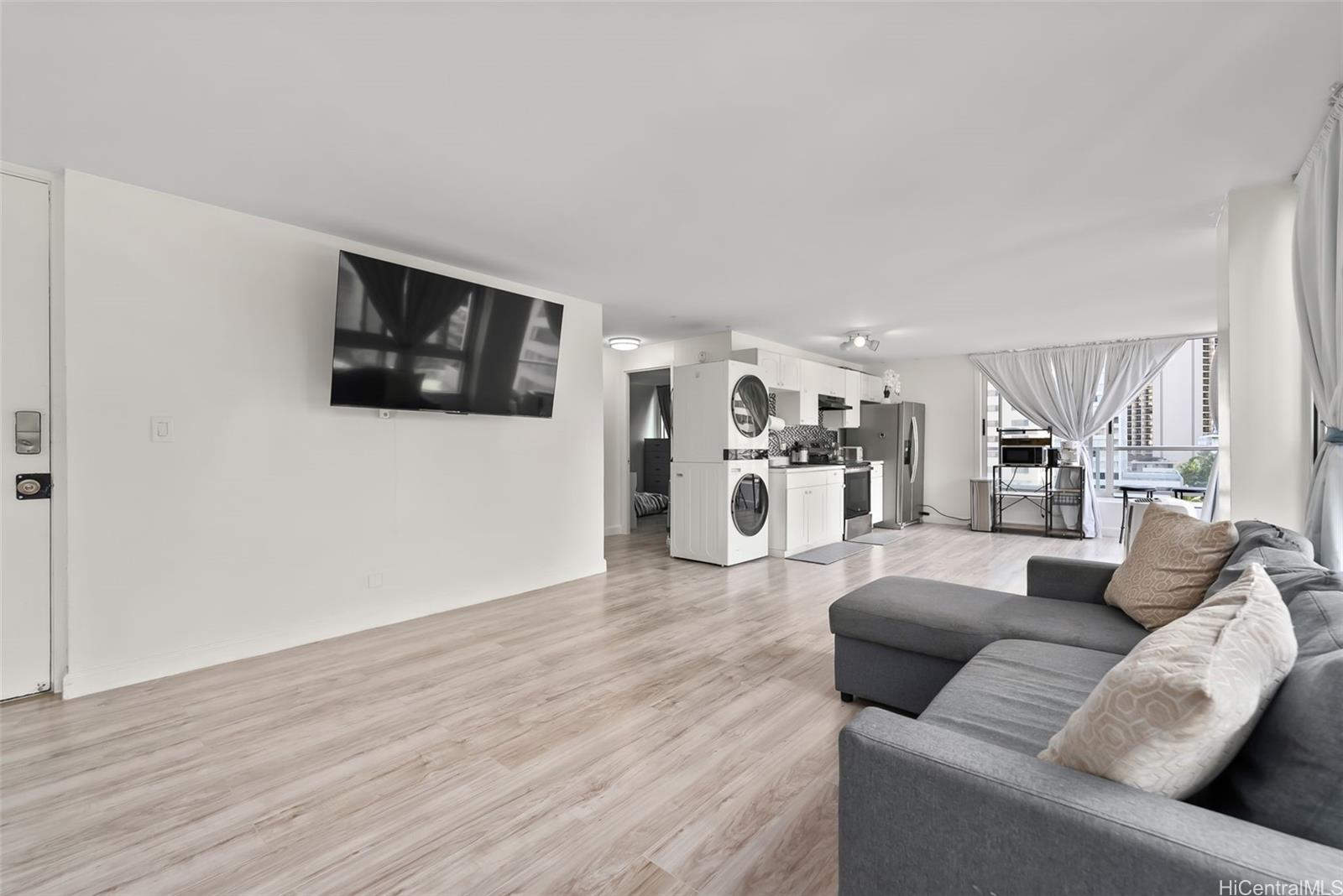 Waikiki Townhouse condo # 803, Honolulu, Hawaii - photo 4 of 16