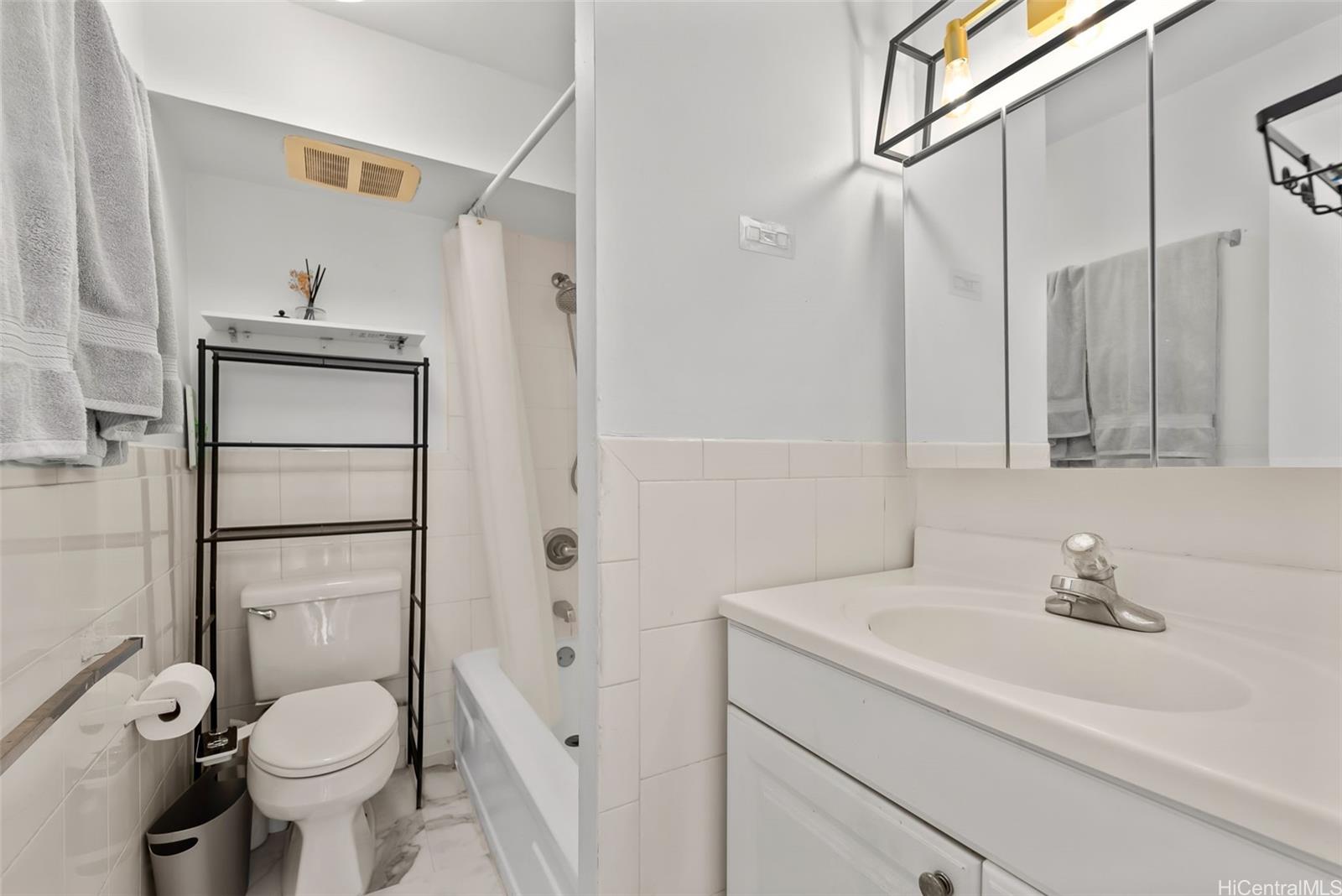 Waikiki Townhouse condo # 803, Honolulu, Hawaii - photo 12 of 16