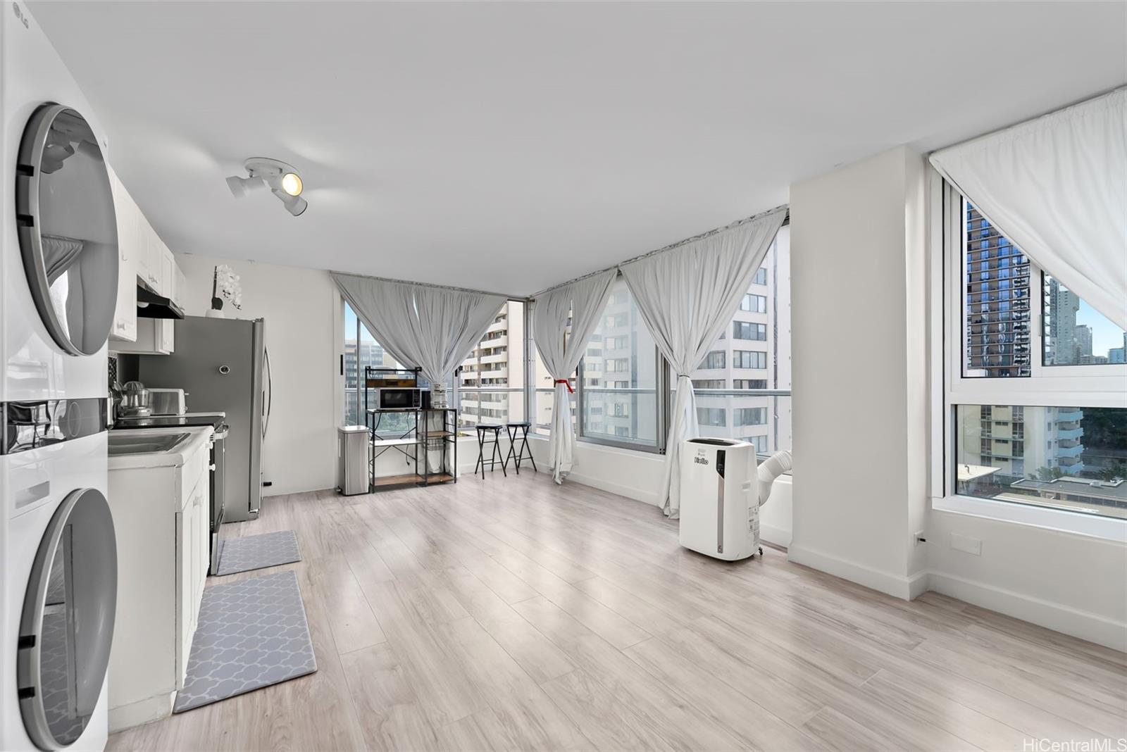 Waikiki Townhouse condo # 803, Honolulu, Hawaii - photo 6 of 16