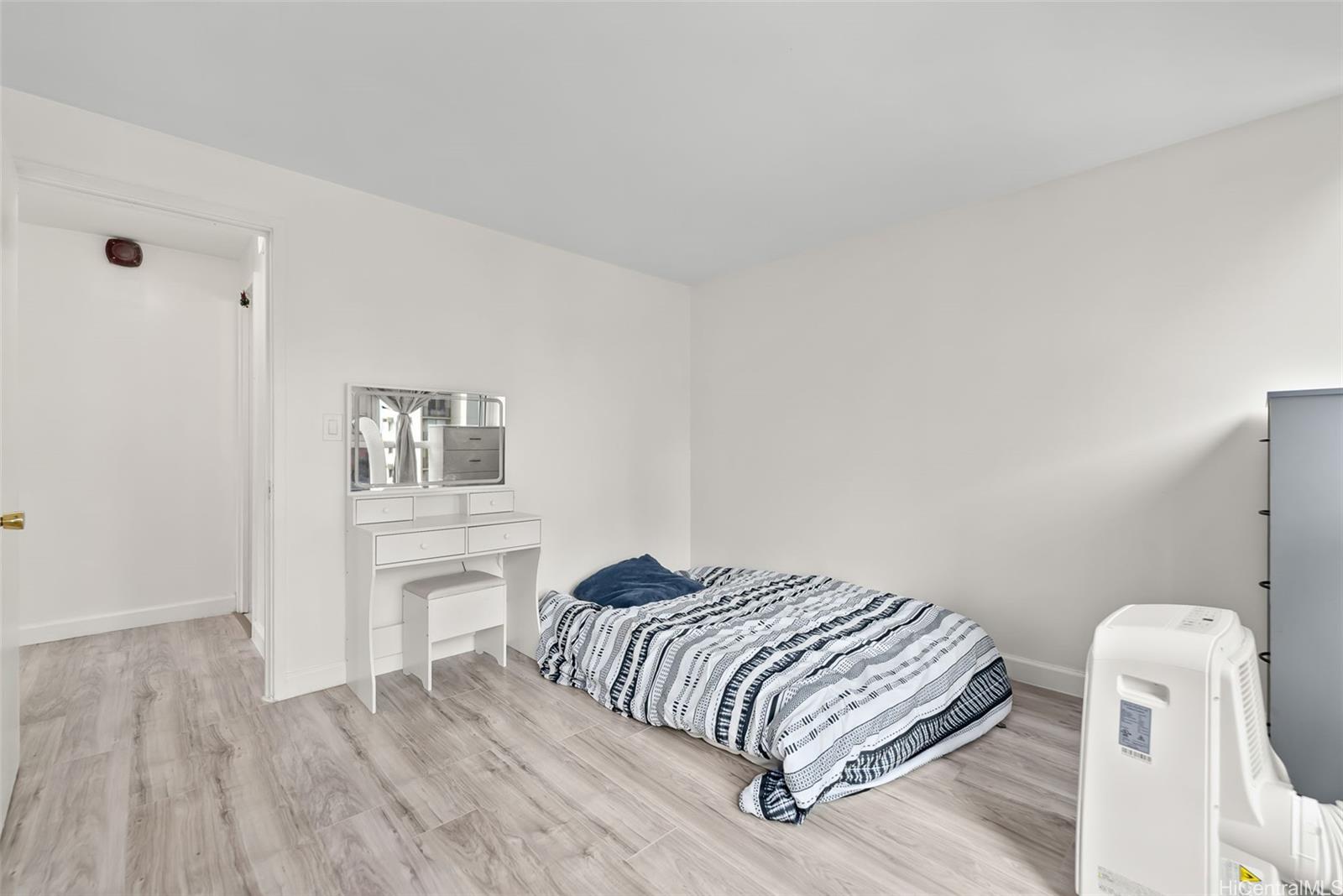 Waikiki Townhouse condo # 803, Honolulu, Hawaii - photo 9 of 16