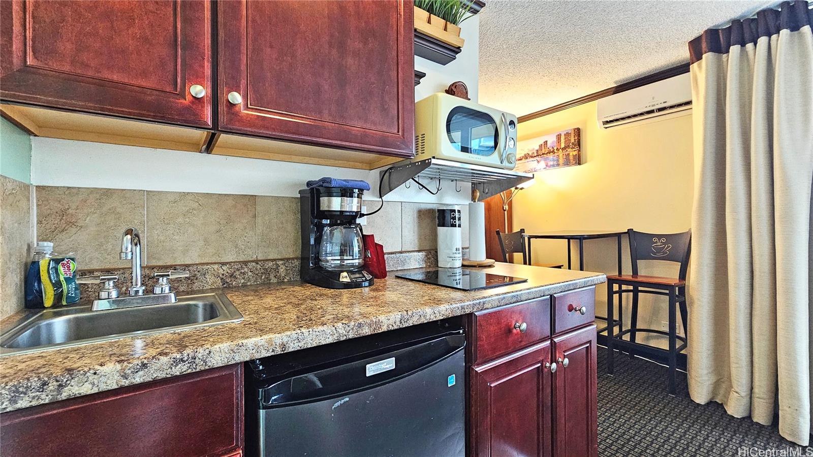 Bamboo condo # 1001, Honolulu, Hawaii - photo 2 of 25