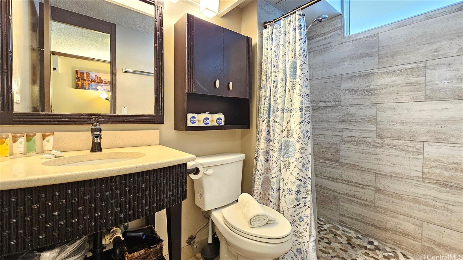 Bamboo condo # 1001, Honolulu, Hawaii - photo 3 of 25