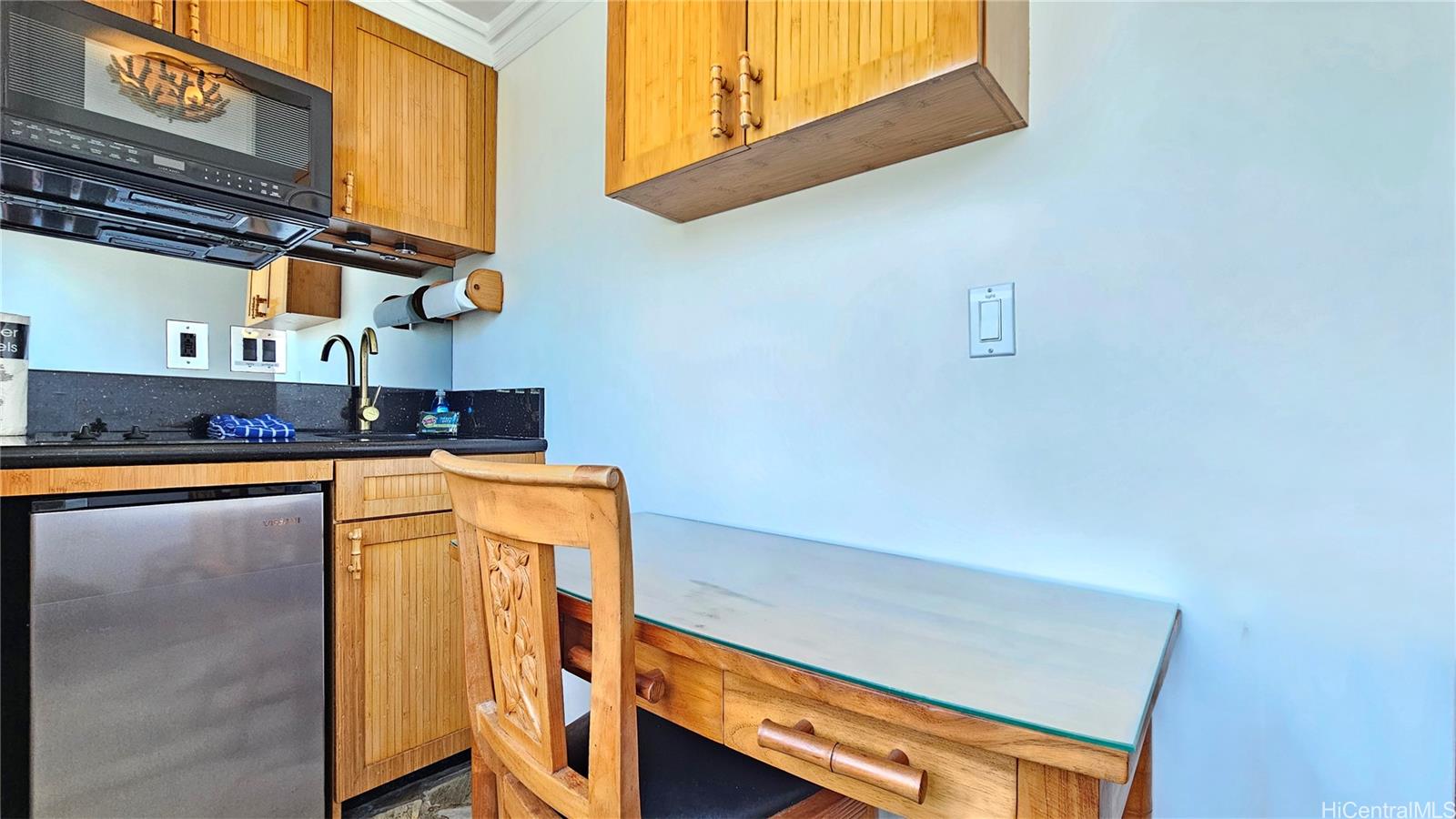 Bamboo condo # 1204, Honolulu, Hawaii - photo 8 of 18