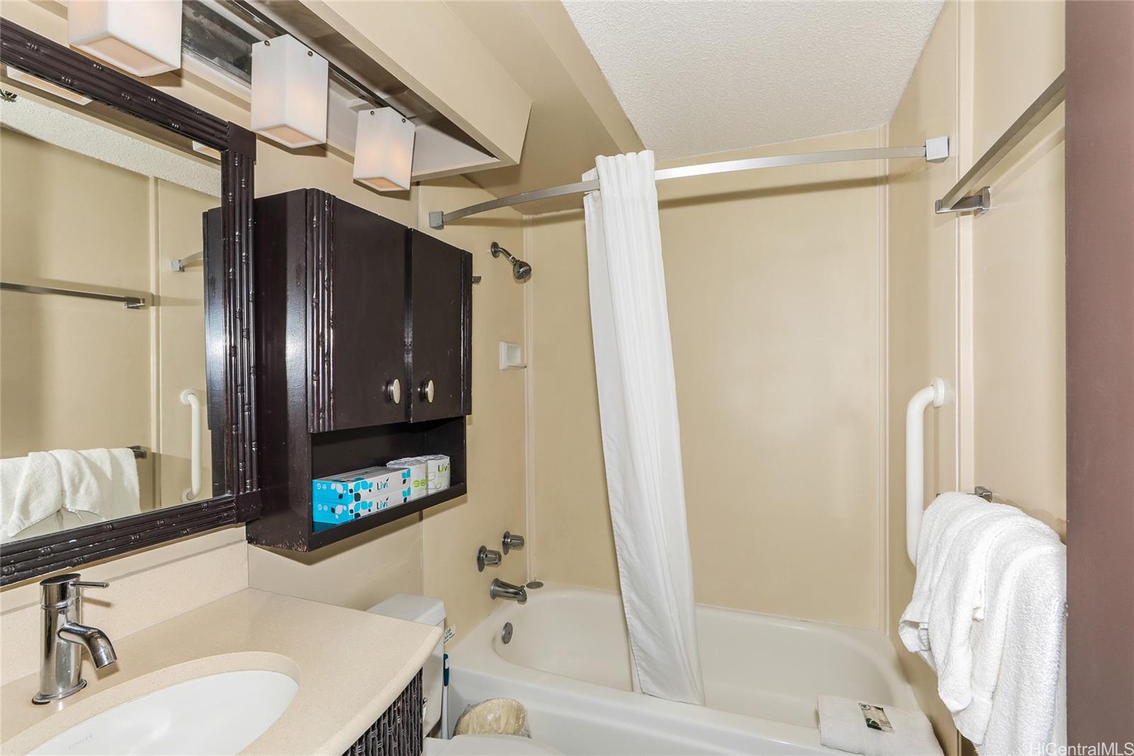 Bamboo condo # 510, Honolulu, Hawaii - photo 6 of 10