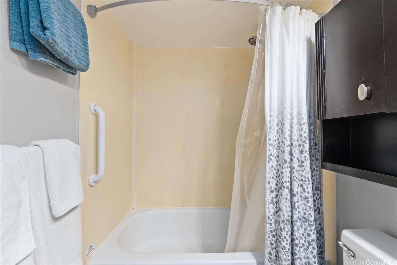 Bamboo condo # 608, Honolulu, Hawaii - photo 11 of 25